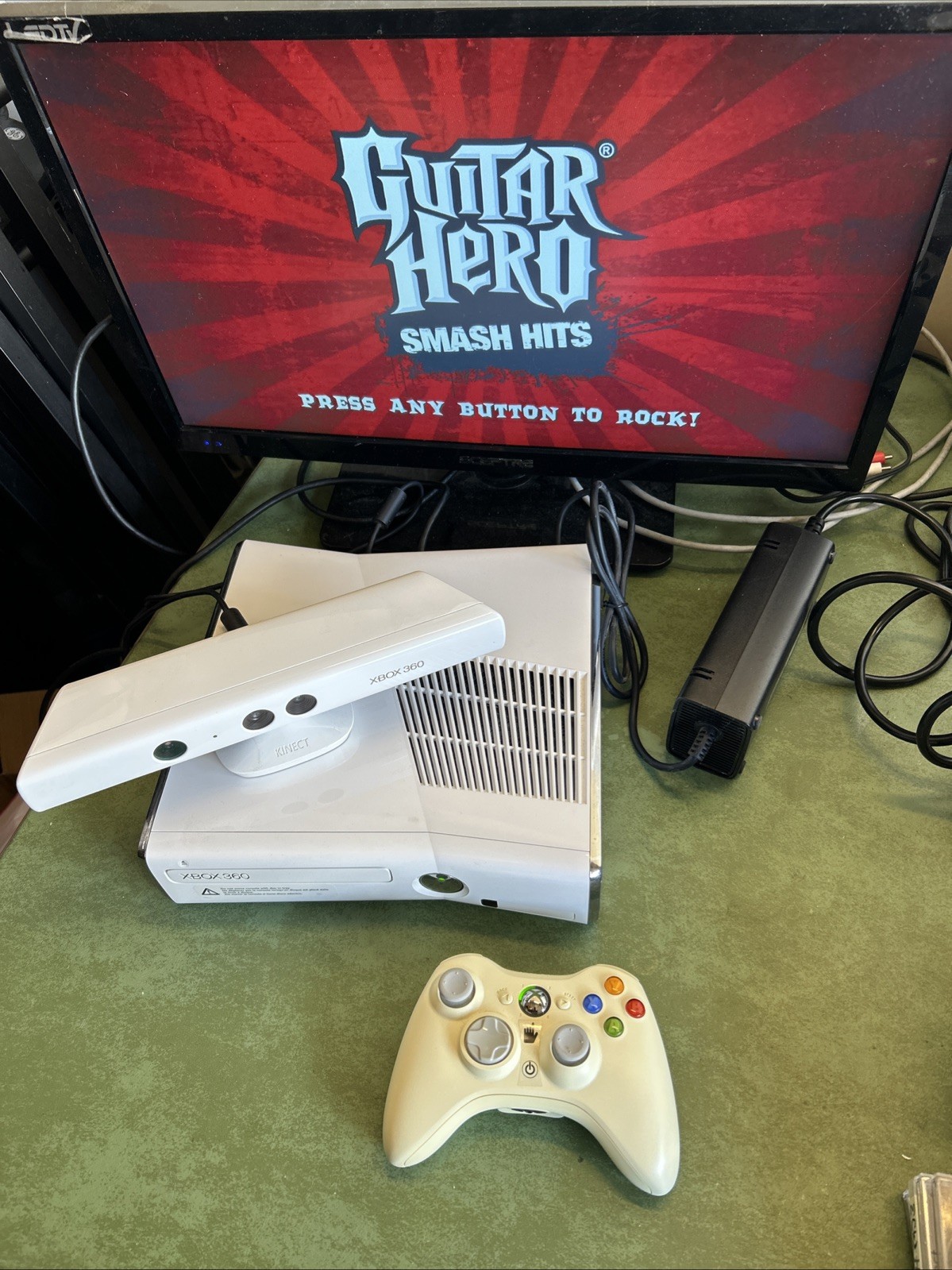 Microsoft Xbox 360 Special Edition Kinect Sports 4GB White Console 1439 W Box