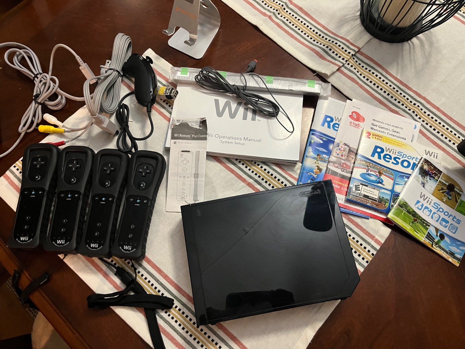 Nintendo RVLSKRP2 Wii Console with Wii Sports Resort