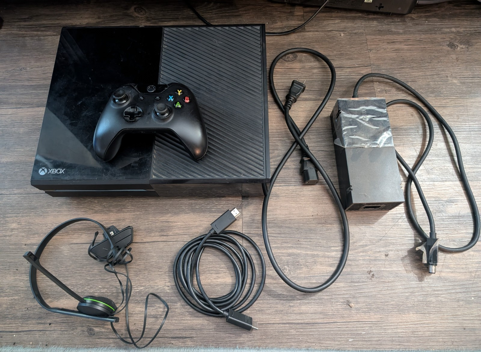 Microsoft Xbox One 500GB Console w/ Controller, Headset and Final Fantasy XV