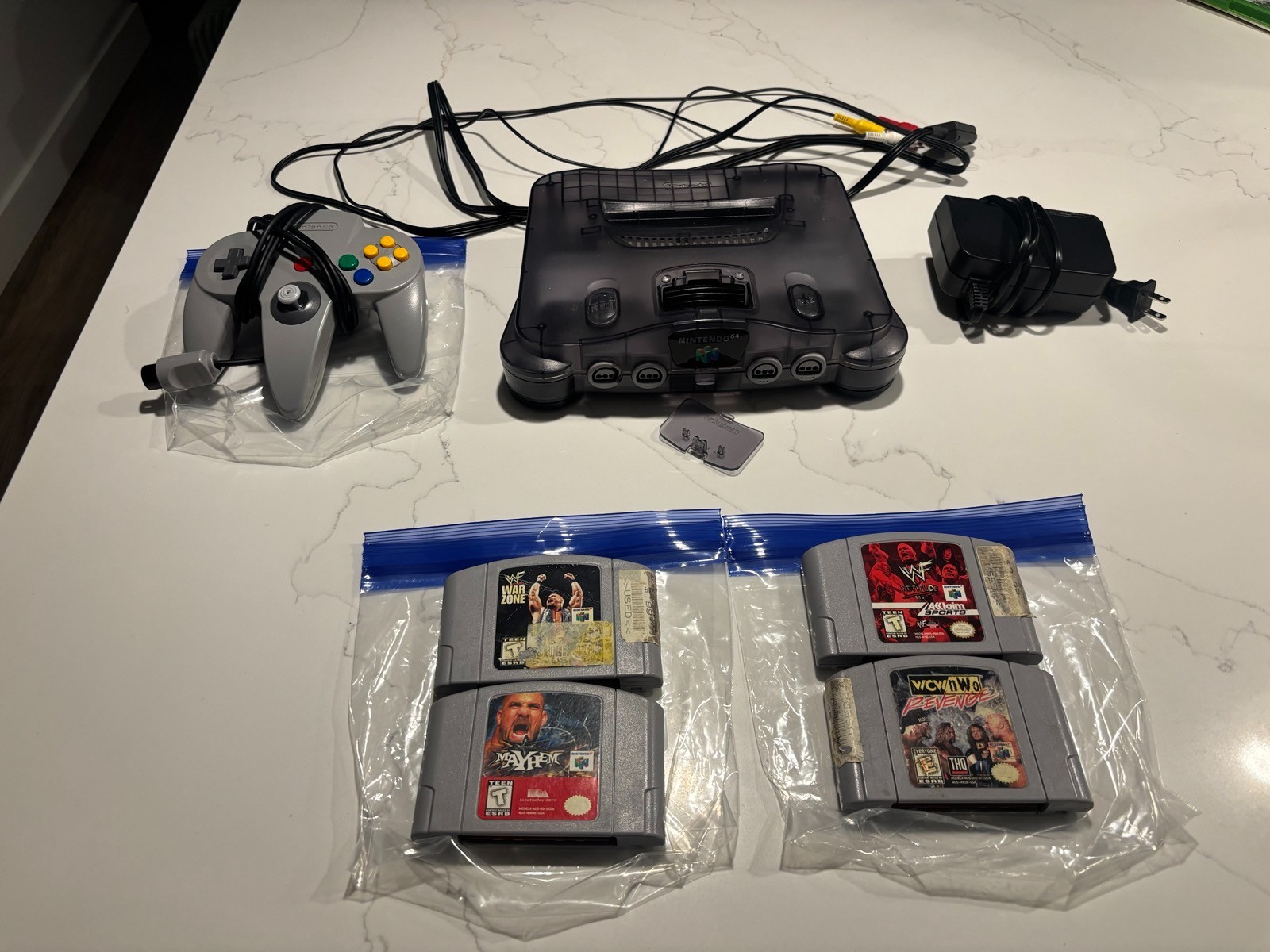 N64 Smoke Black Funtastic Bundle — 4 Games + OEM Controller + Memory Card — Rare