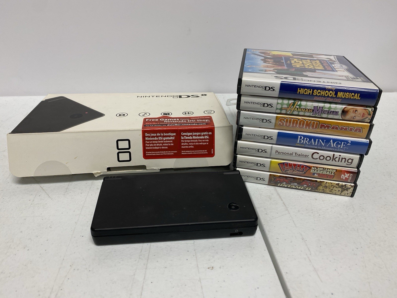 Nintendo DSi Handheld Console TWL-001 2008 Black w/7 Games – No Adaptor