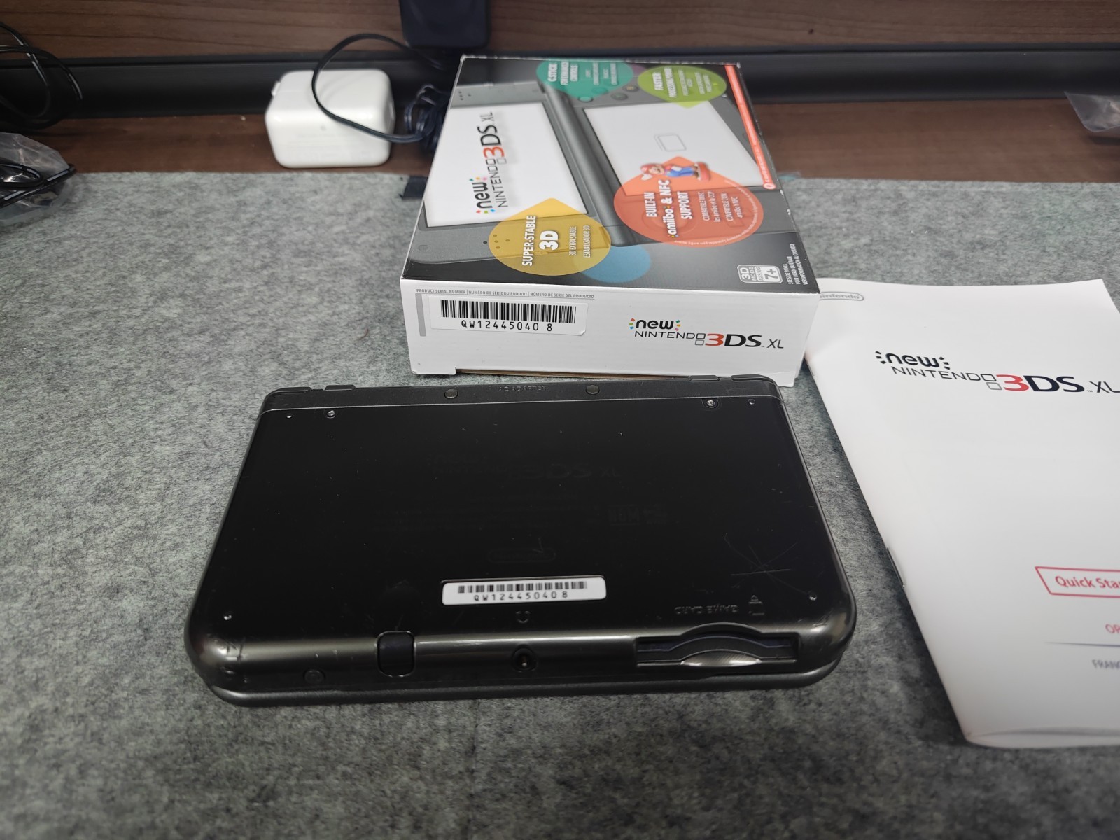 New Nintendo 3DS XL Gray Black Console W boxe and manual US Version