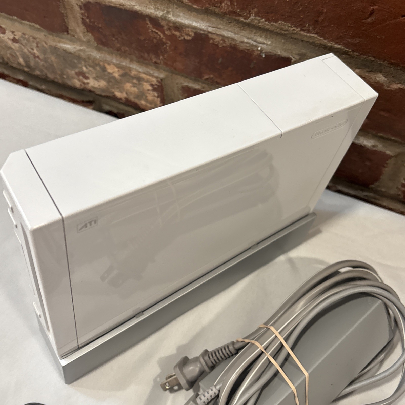 Nintendo Wii White Console, RVL-001, GameCube Compatible, With Cords, Tested.