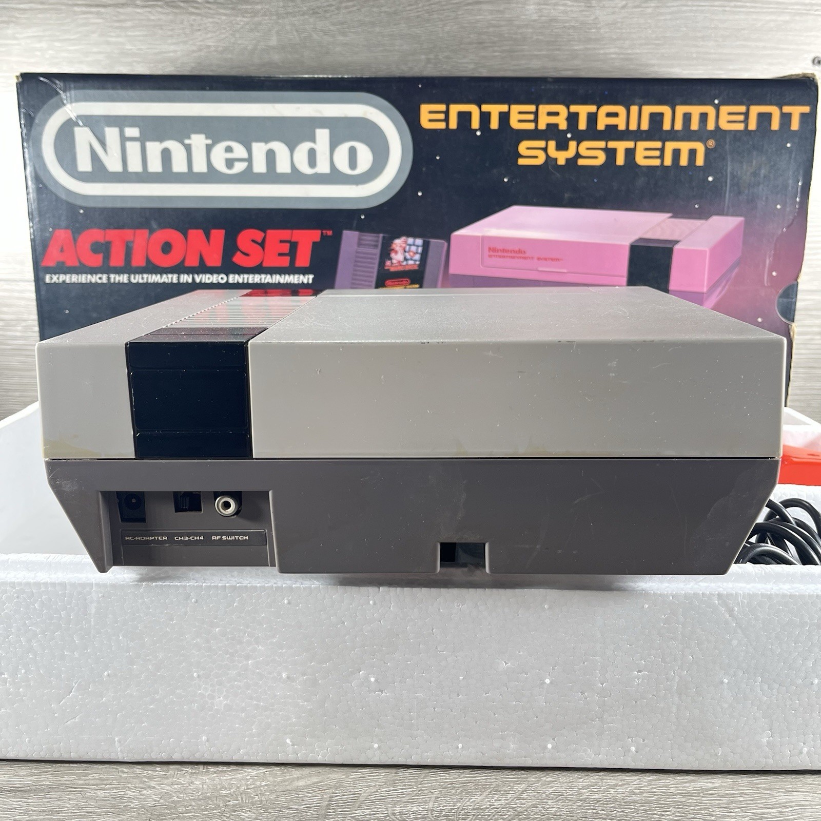 Nintendo NES Action Set Complete In Box Inserts Mario/Duck Hunt Tested