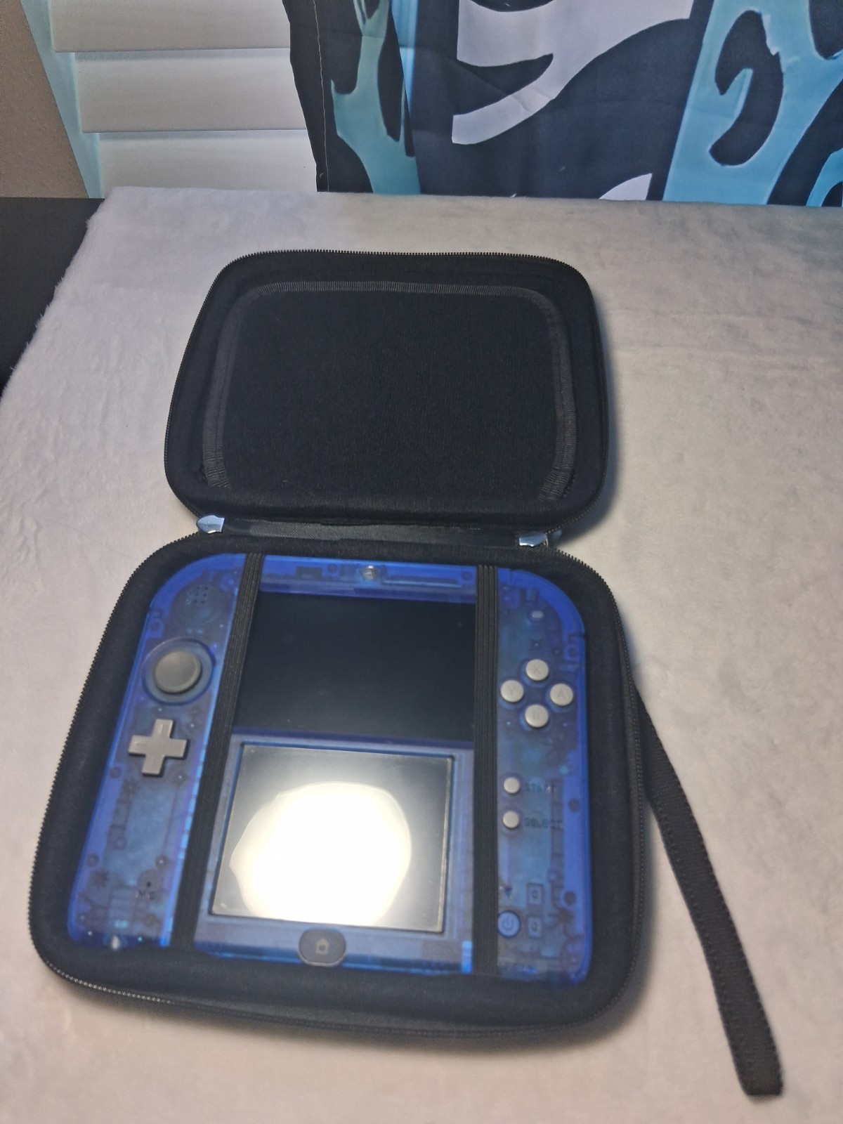Nintendo 2DS Transparent Blue + 8 Games Limited edition Sapphire Handheld System