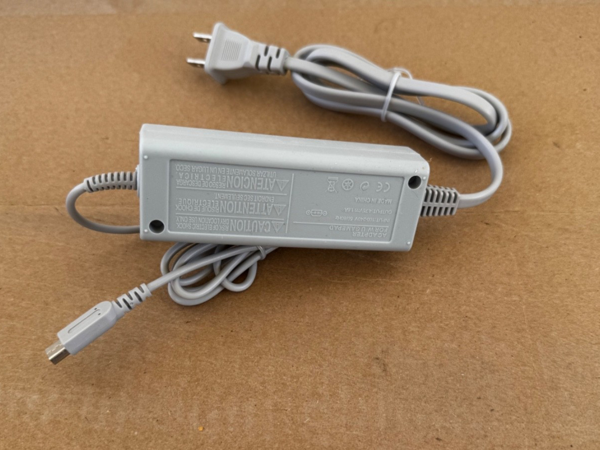 Nintendo Wii U 8GB Console Bundle – White (Model WUPSWAAB) – Tested & Working