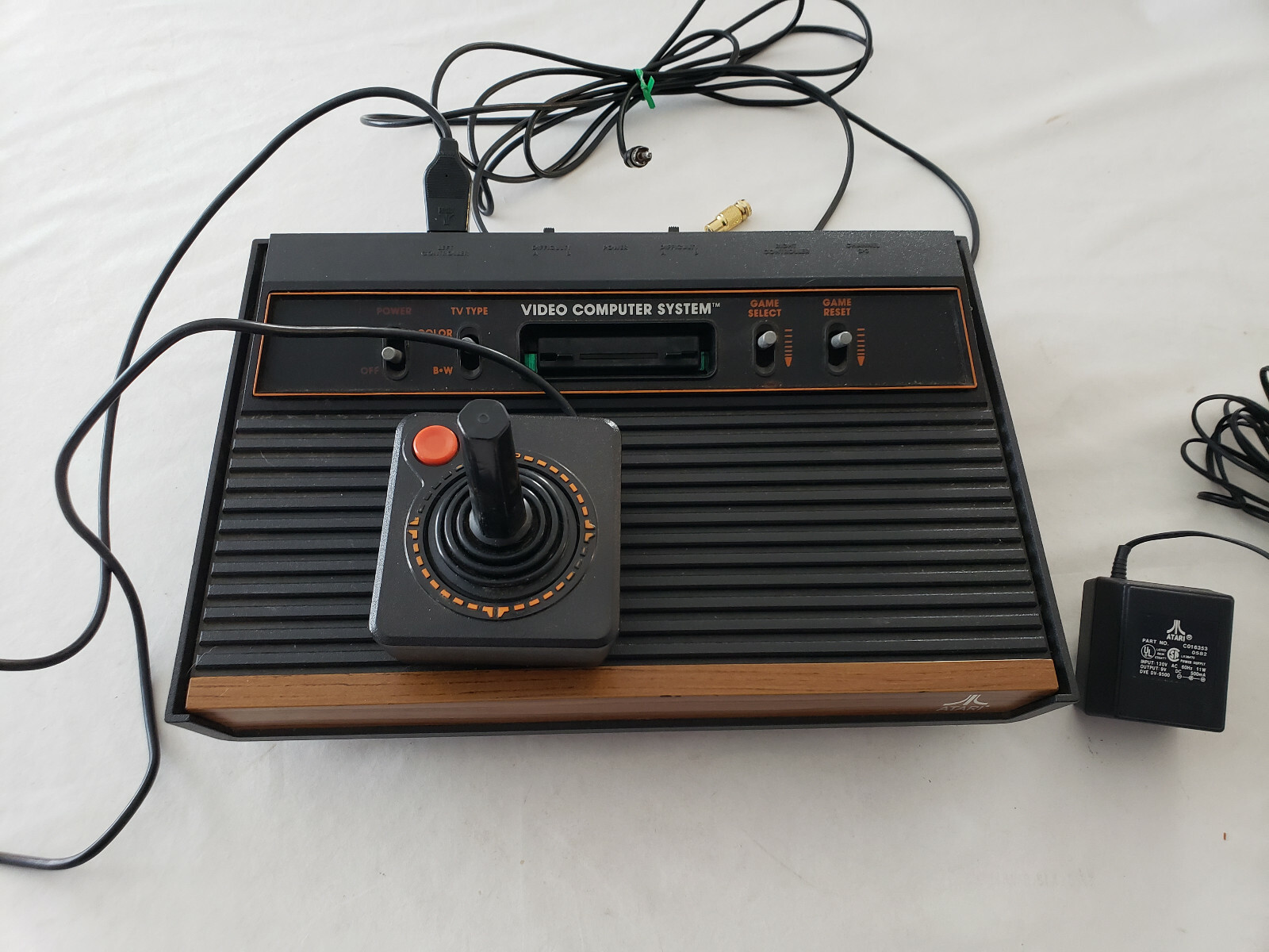Atari 2600 Video Game Console VCS-CX2600A System Box, controller, Power Supply
