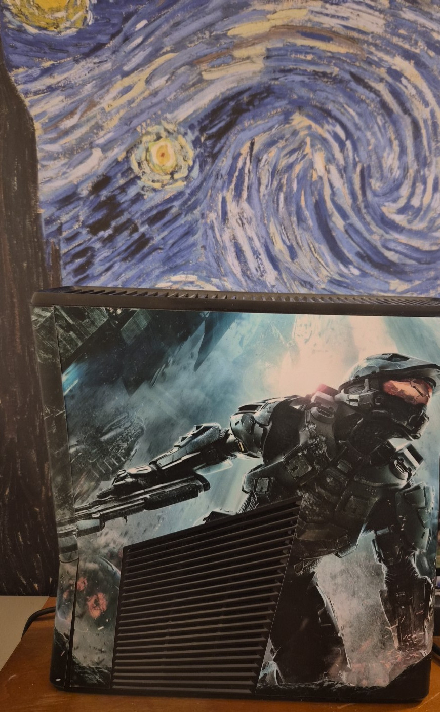 Microsoft Xbox 360 S Console and Kinect 4 GB with Halo 4 skin – Kinect included