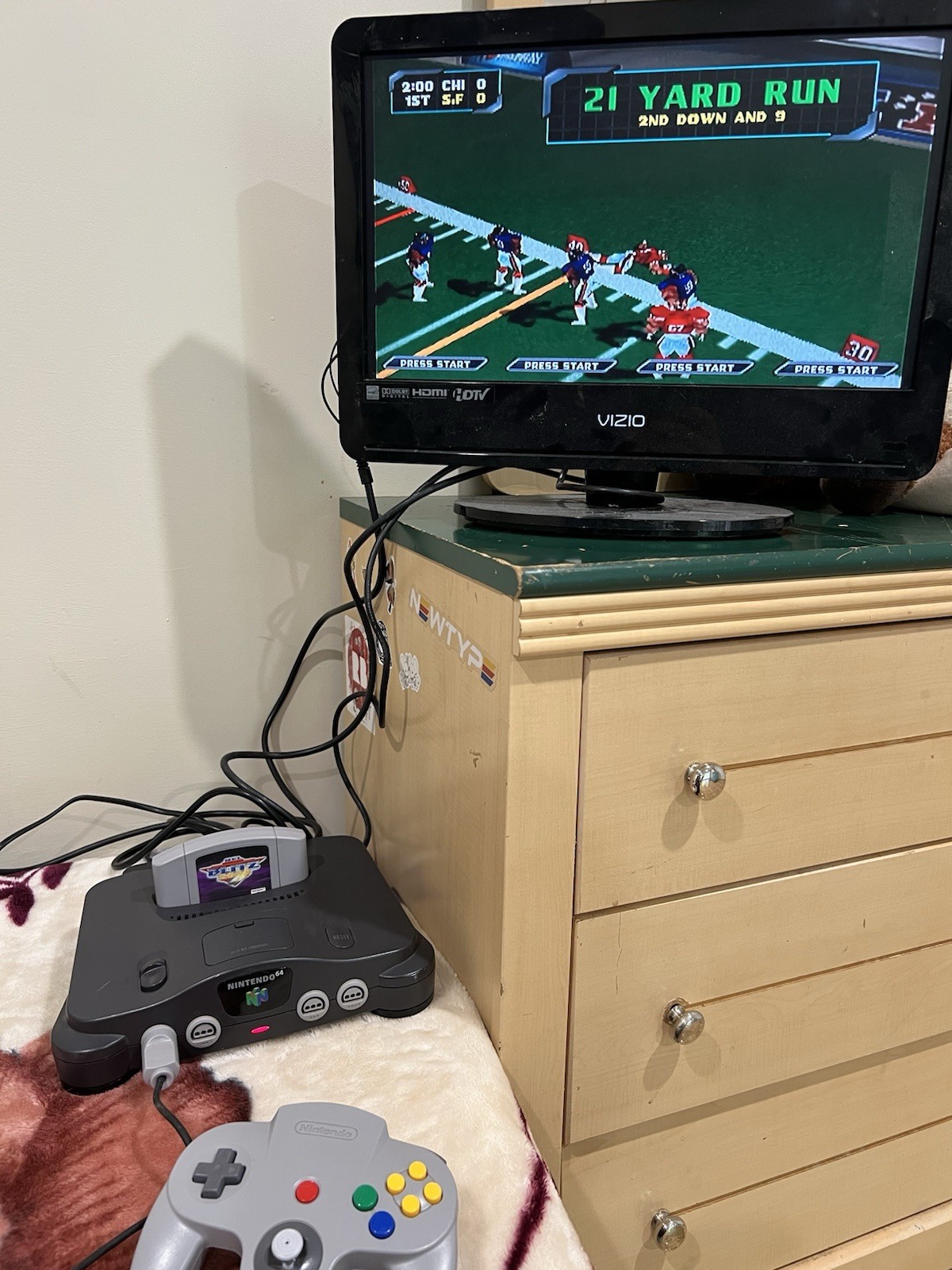 Nintendo 64 N64 Black Console With 1 Controller,cords, And NFL Blitz 200