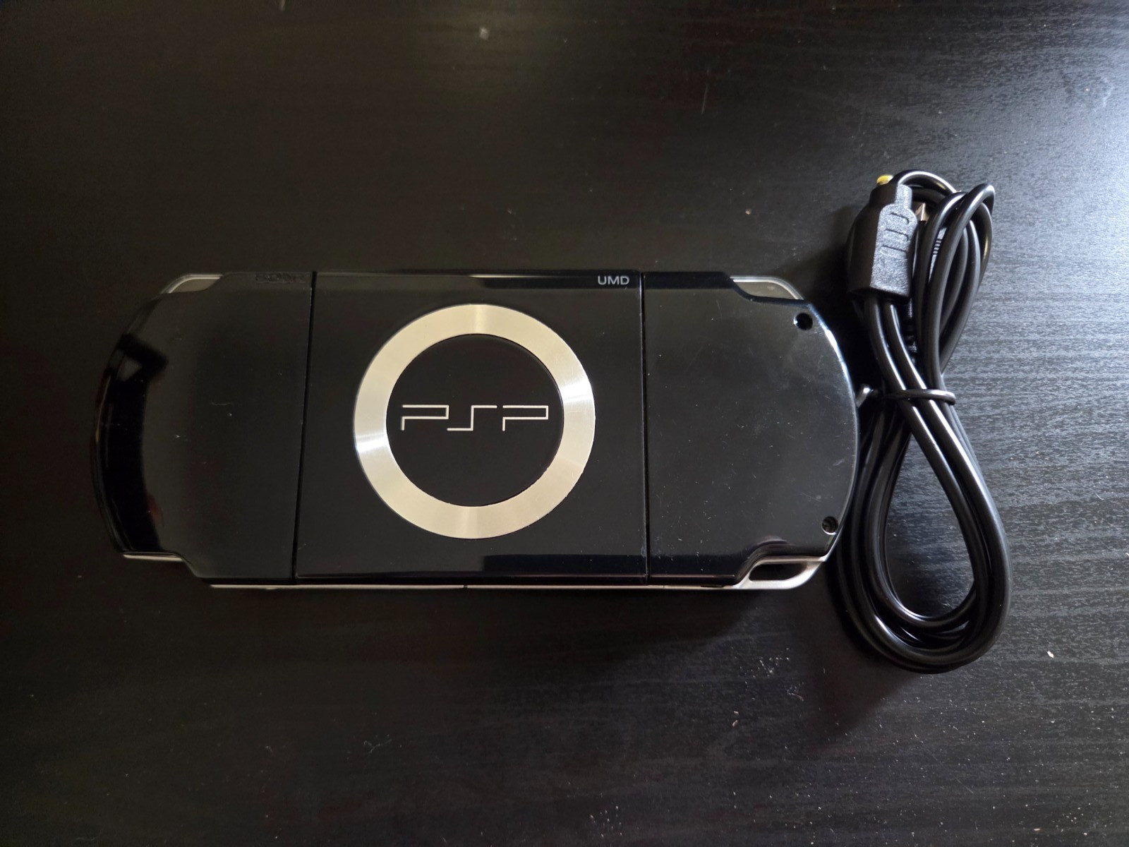 Sony PSP 2000 Handeld System – Piano Black – Brand New Battery