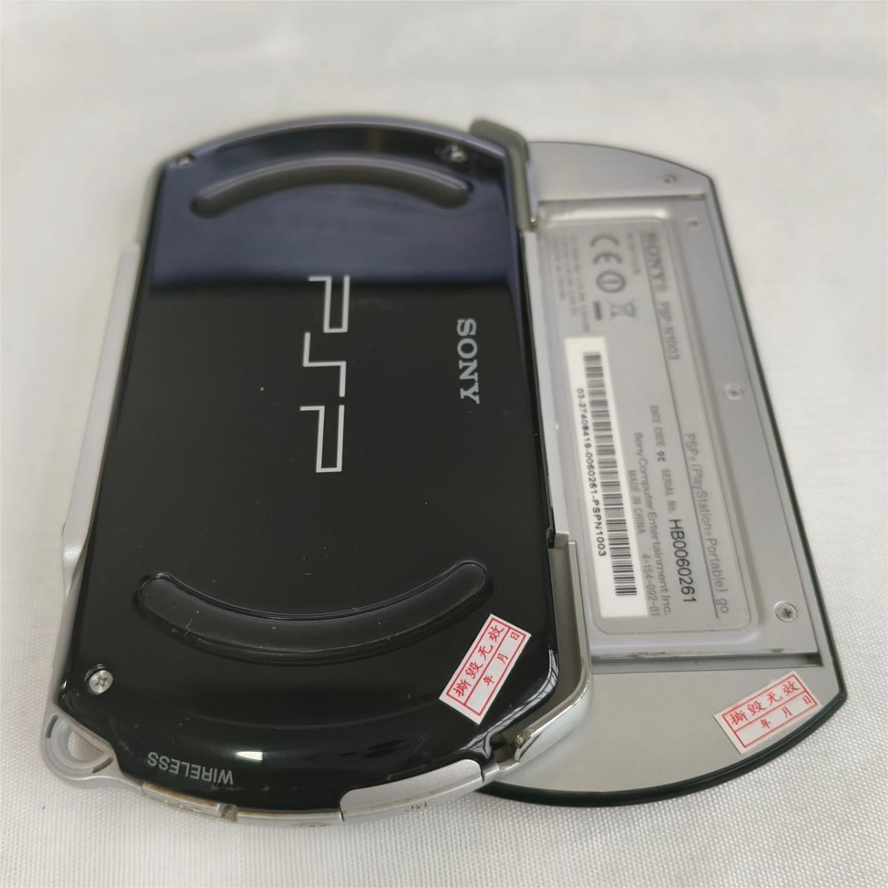 Sony PSP GO console Black with Charger PSP-N1003 Screen with protect