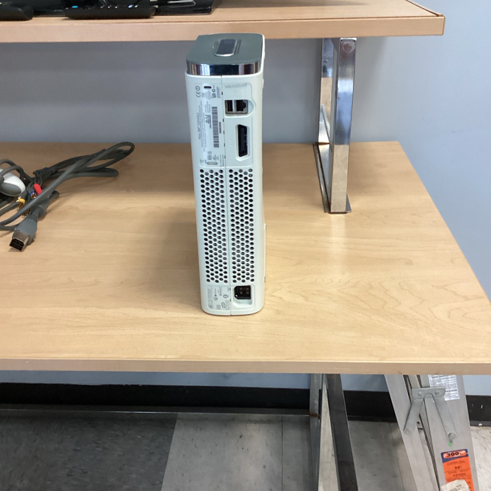 Microsoft Xbox 360 Pro 20GB Console – Matte White