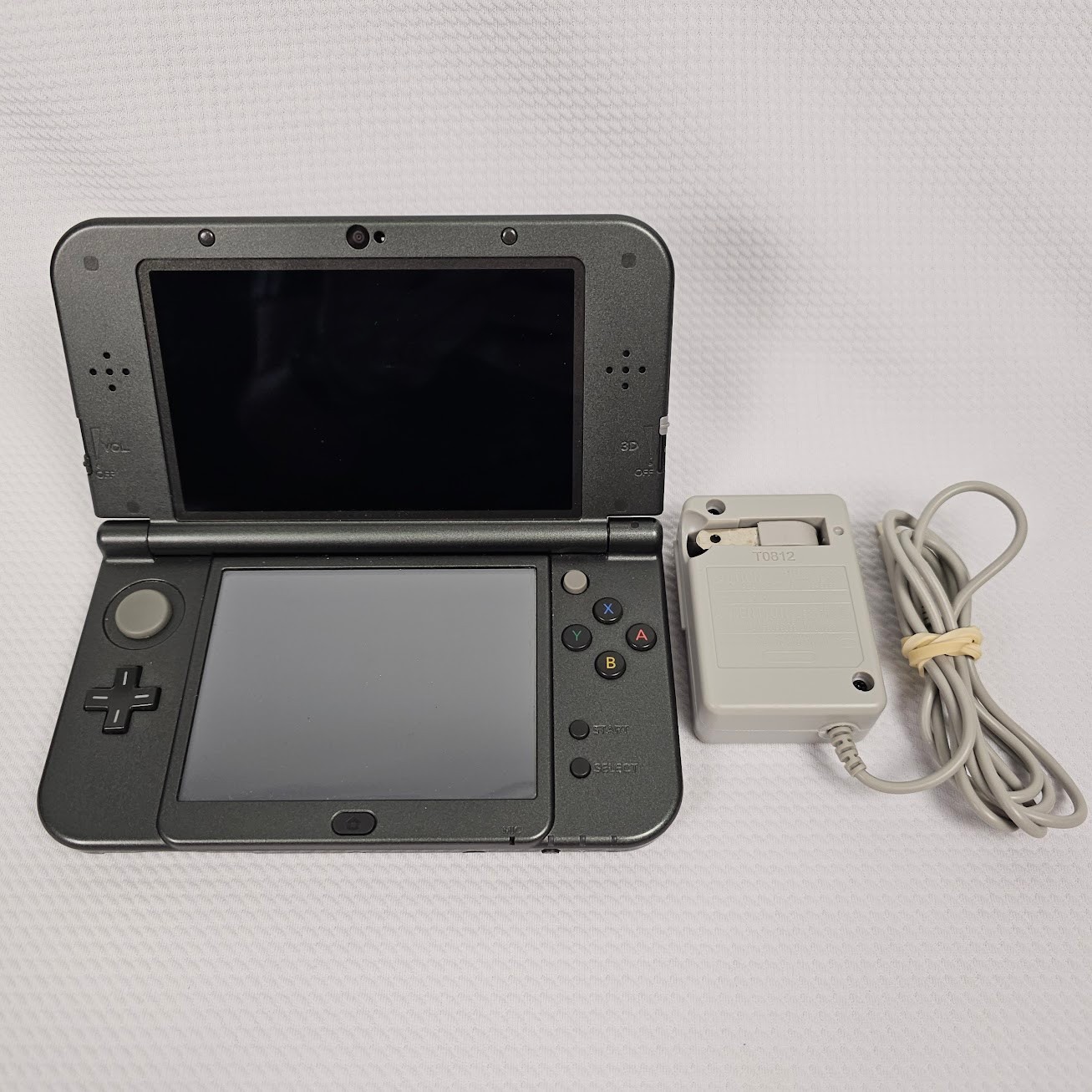 New Nintendo 3DS XL System Black NTSC-U/C (US/Canada) RED-001 USED w/ Charger