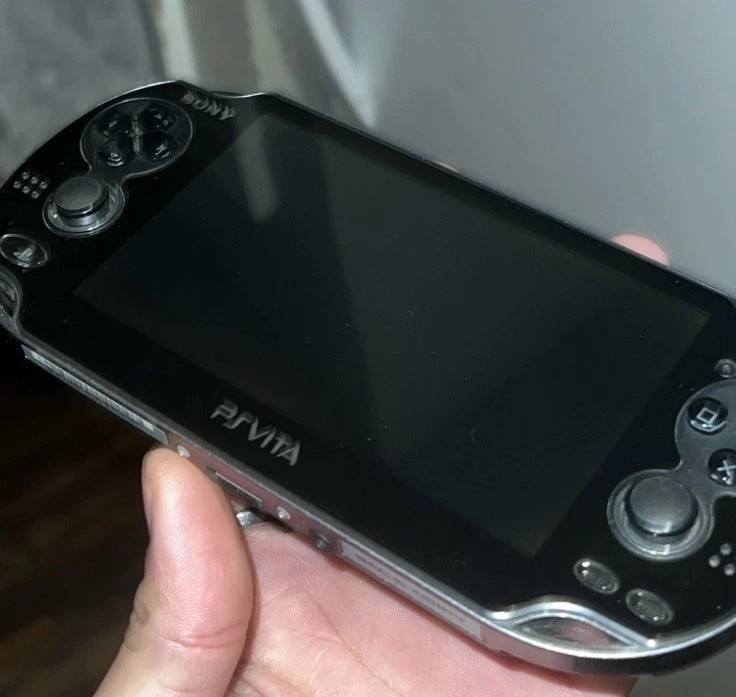 PS Vita PCH-1000 1100 Wi-Fi OLED (BLACK) w/Charger +SD2Vita + 256 GB MICRO SD.