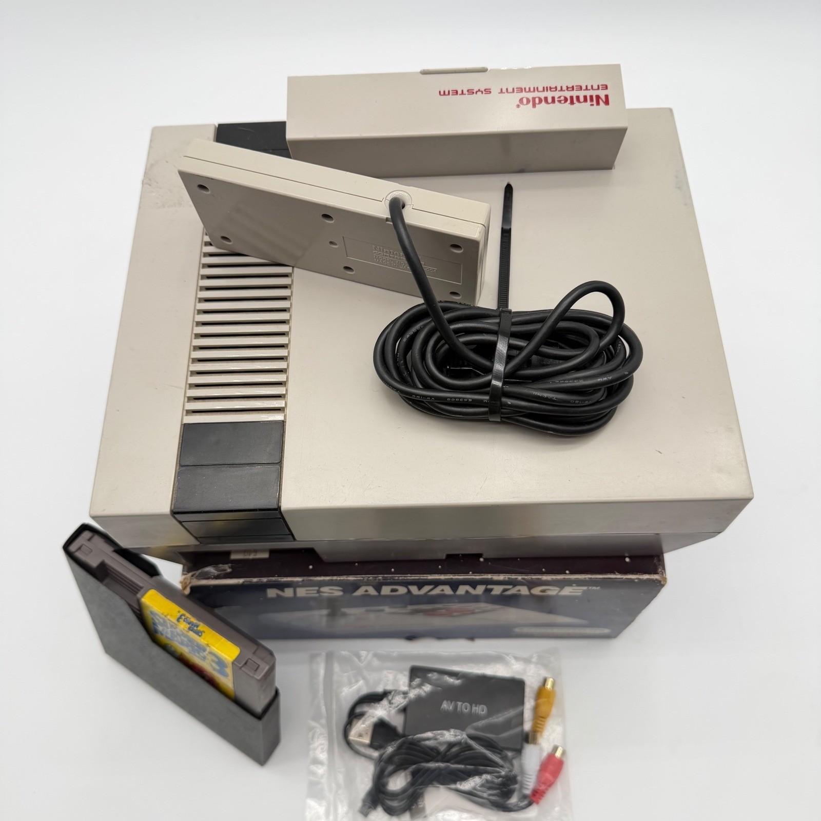 Nintendo Entertainment System NES Console Bundle Super Mario Bros W/ Av adapter