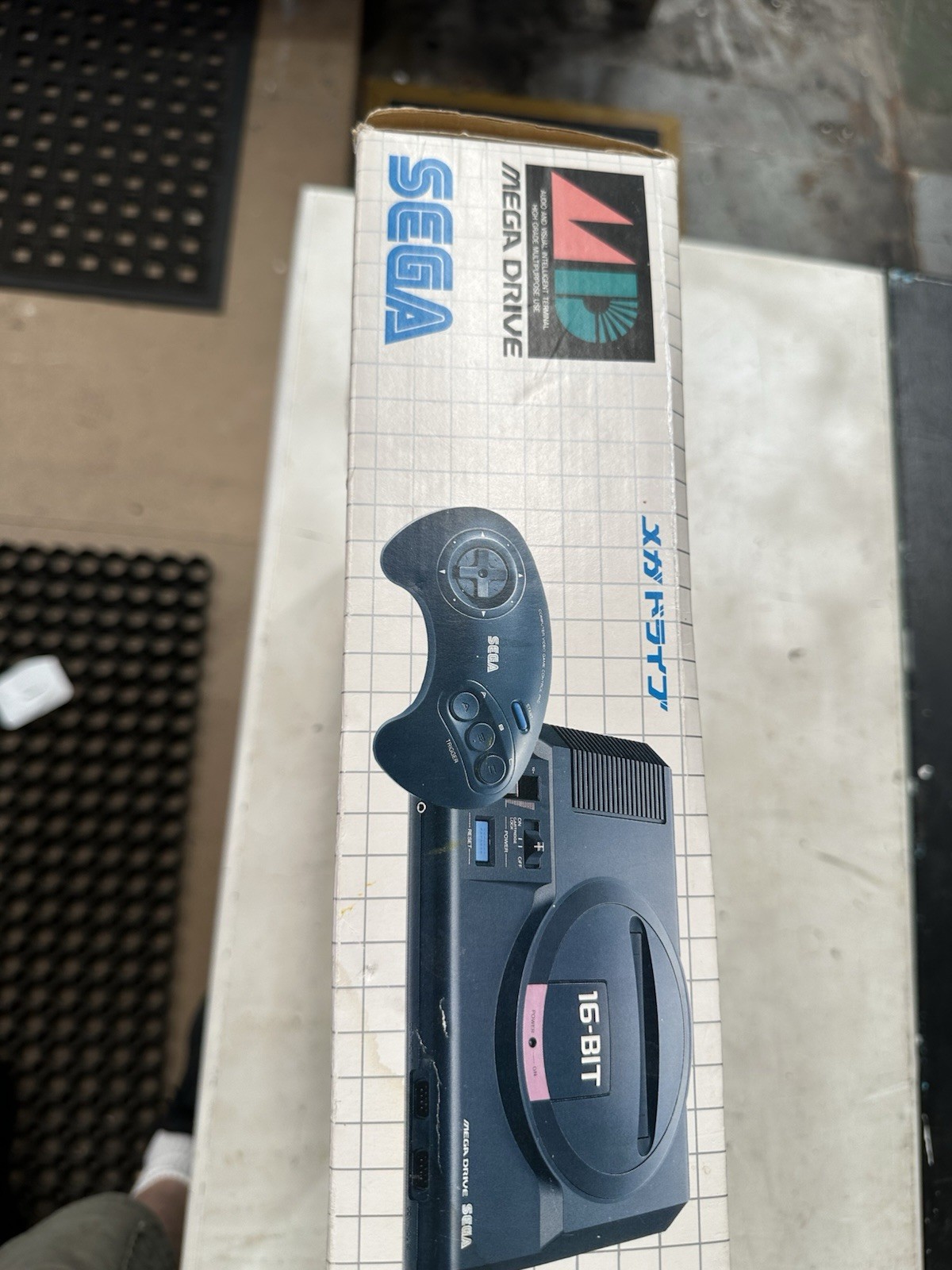 VINTAGE SEGA MEGA DRIVE BOXED WORKING CONSOLE 16 Bit PAL 1601-11 NTSC JAPAN BOX