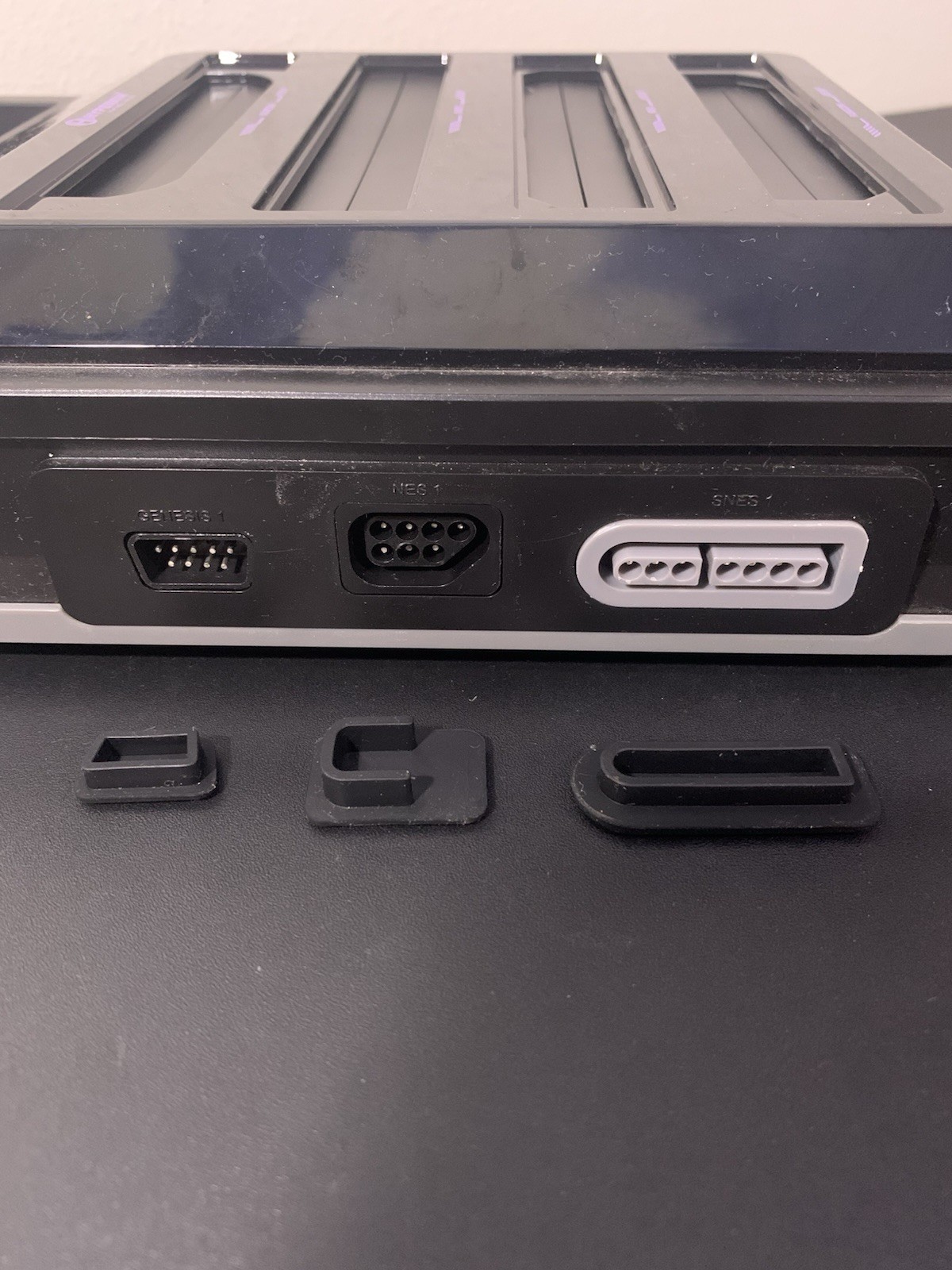 Hyperkin RetroN 5 Launch Edition Black w/ Travel Case (+ 16GB SD Card)