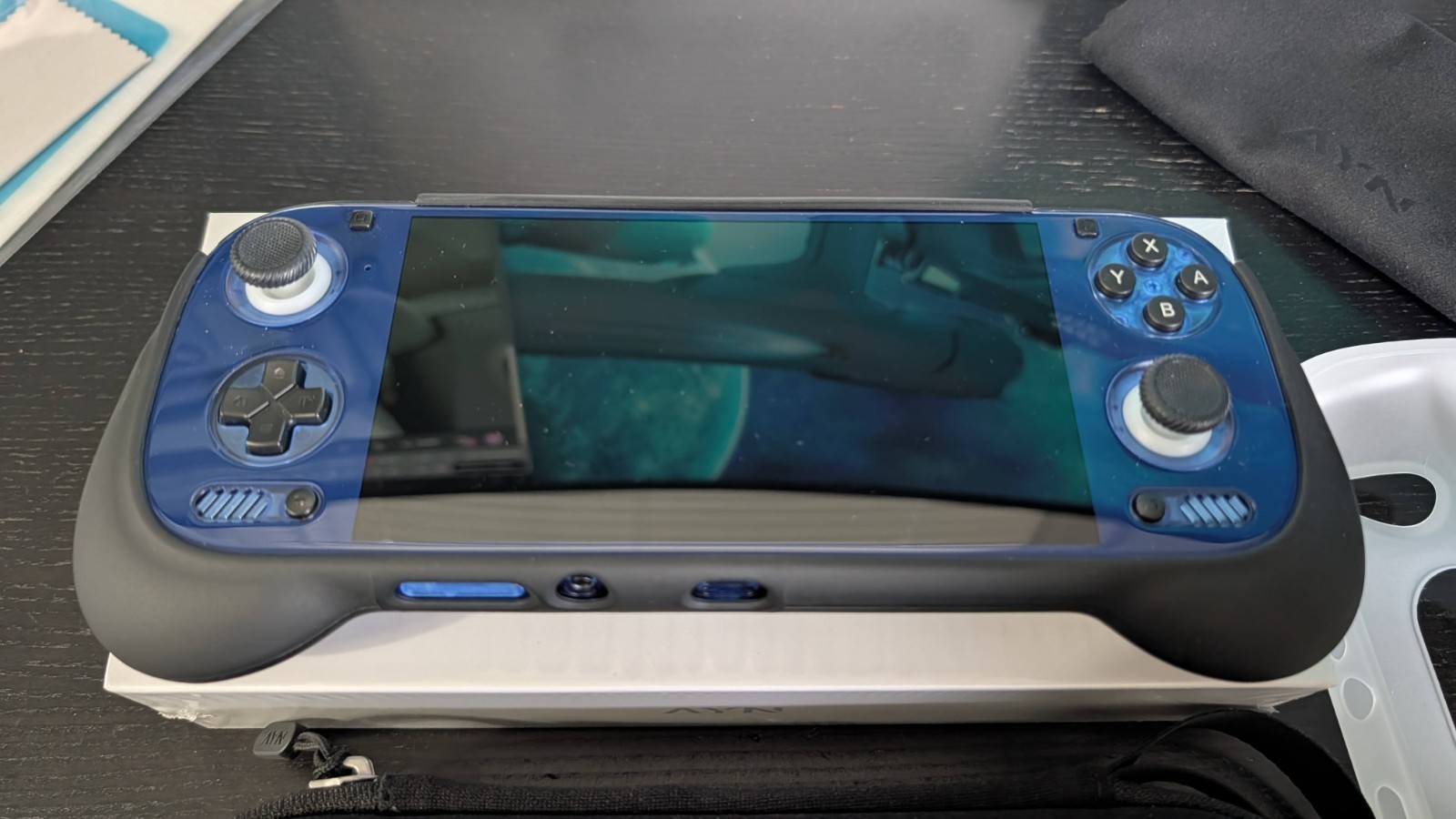 AYN Odin 3 Max – 16/512GB – Clear Blue – Grip, Shell, Case & More Included