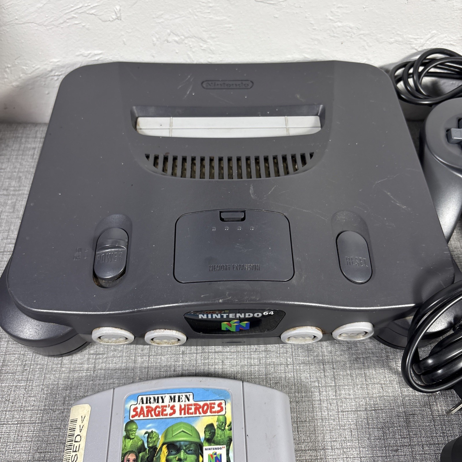 Nintendo 64 Video Game Console, controller, power cord AV And GAME tested