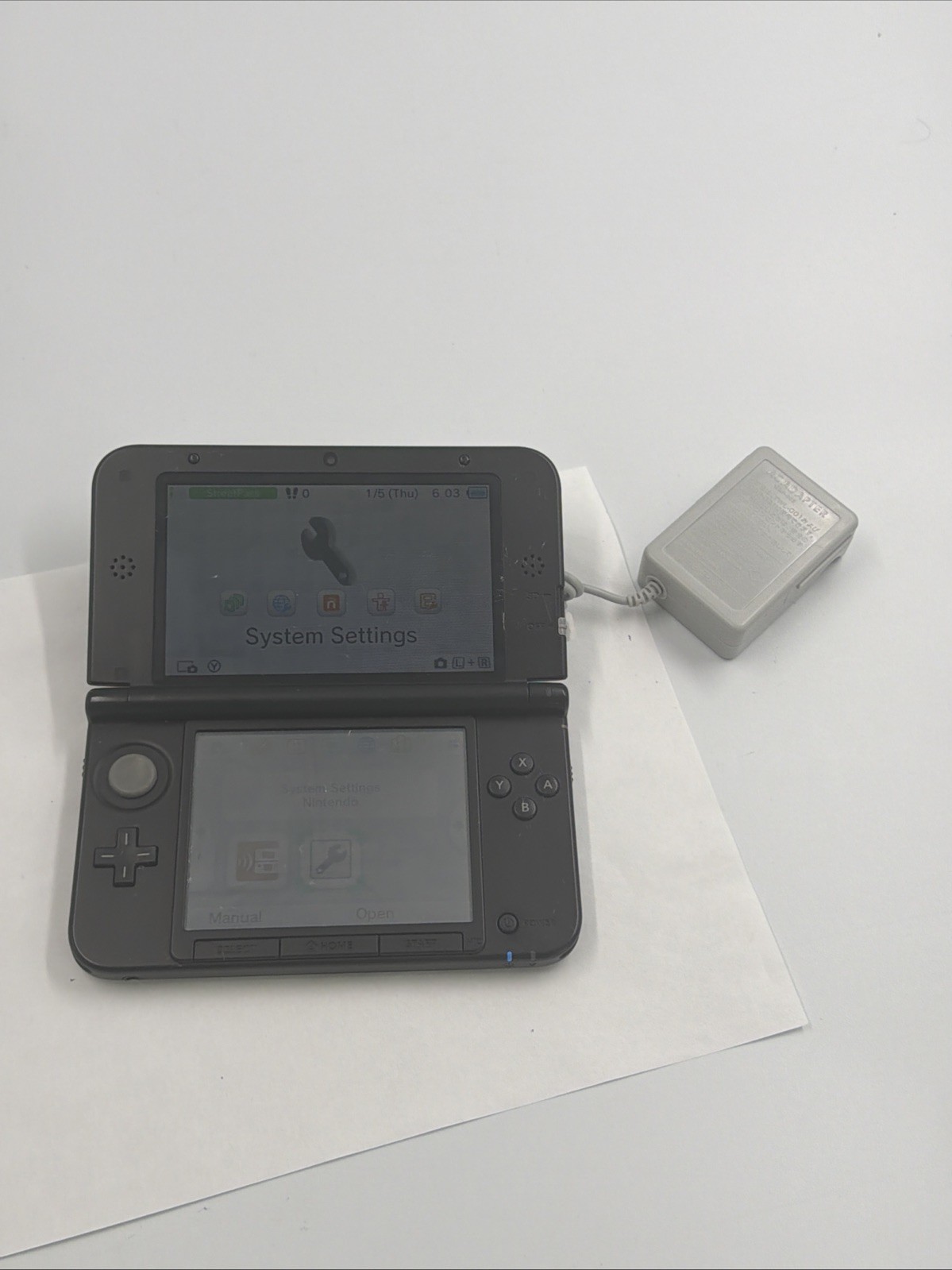 *USED* Nintendo 3DS XL Handheld System – Black (spr-001) tiny spot on screen