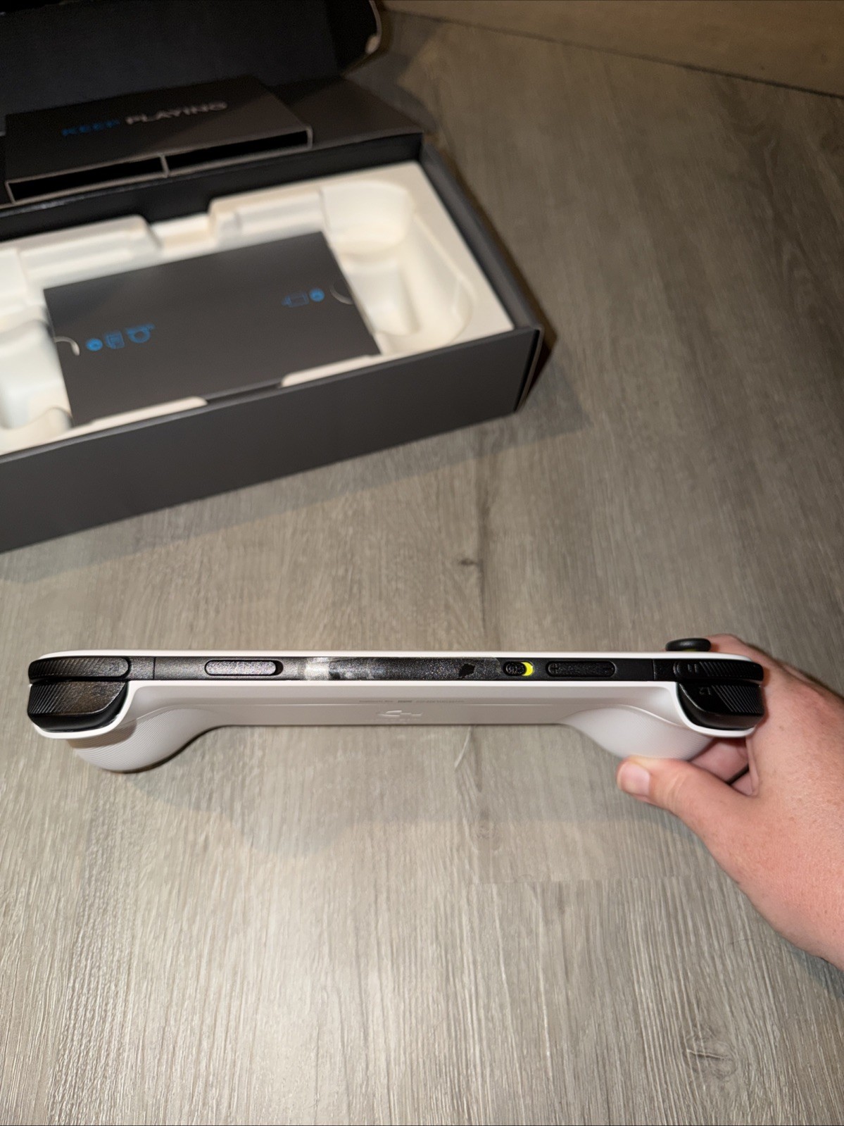 Logitech G CLOUD Handheld Portable Gaming Console 1080P 7″ Touchscreen White