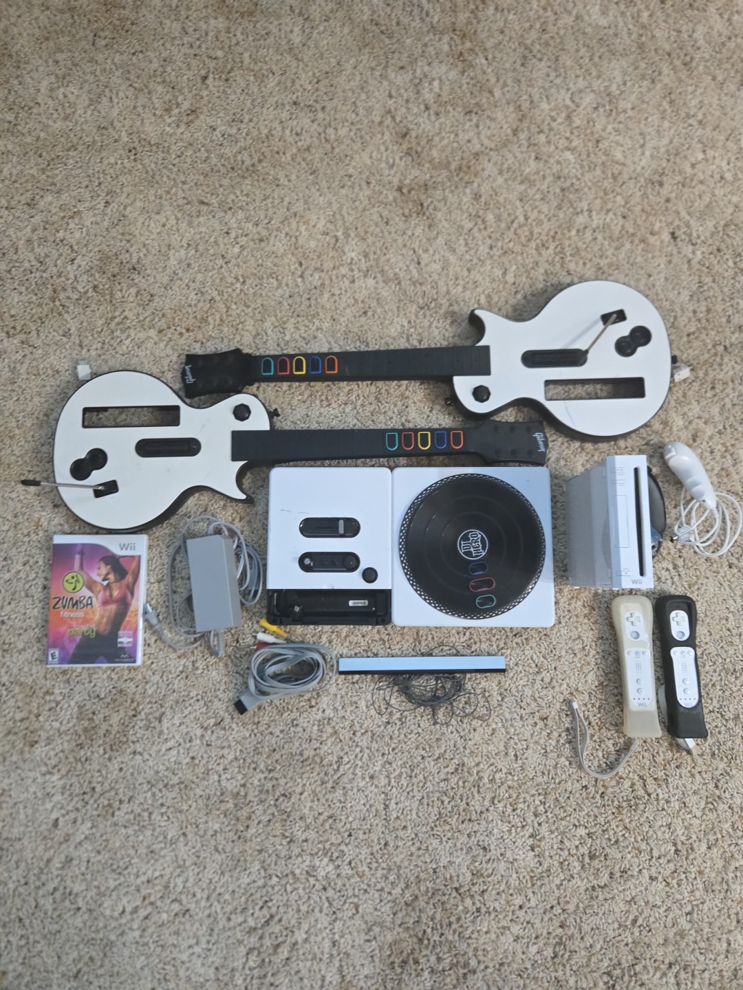 Nintendo Wii Guitar Hero 3 Bundle W Console, 2 Controllers & Remotes Tested Lot