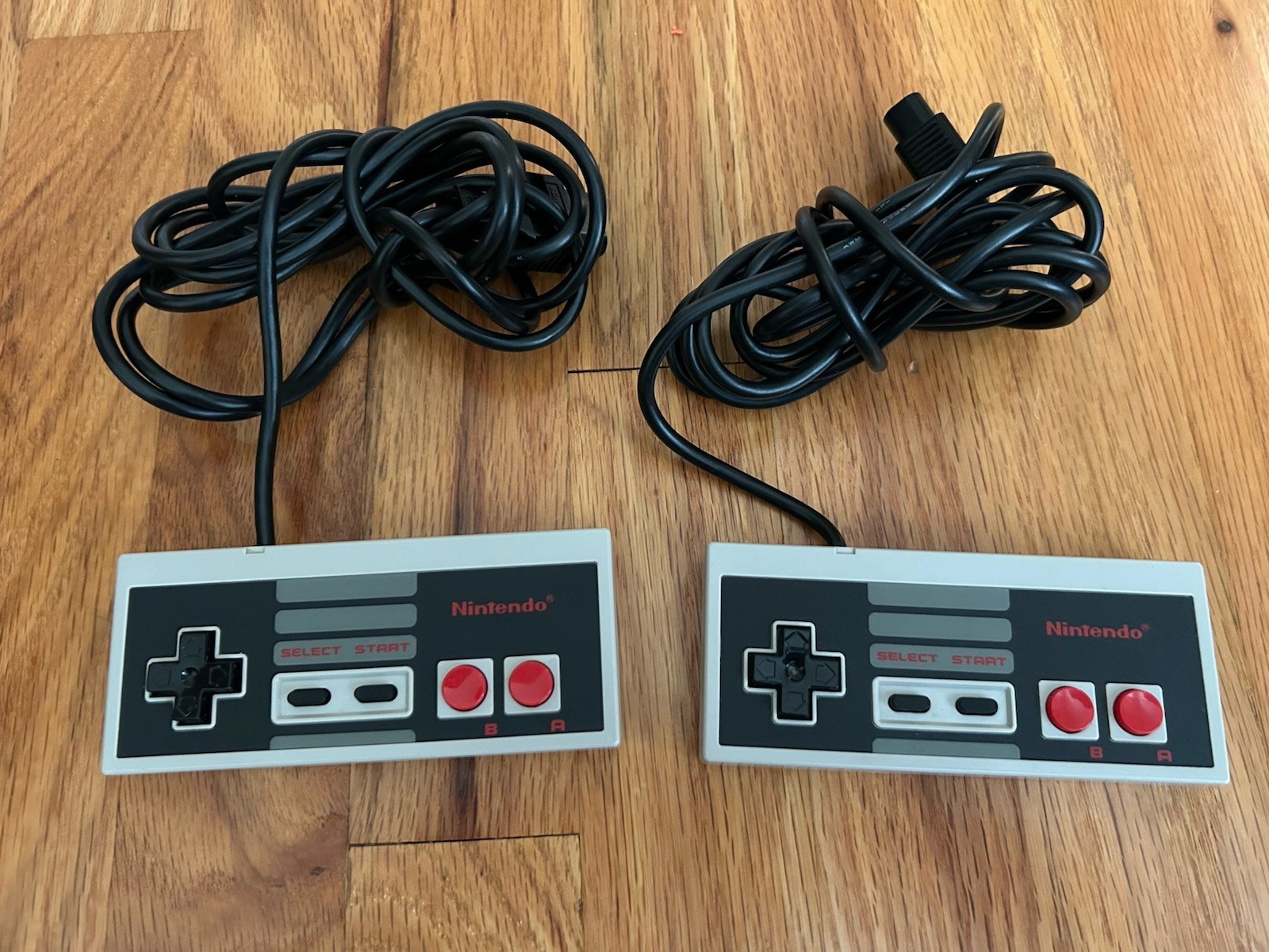 Original NES Nintendo Entertainment System with 2 Controllers and Cords NES-001