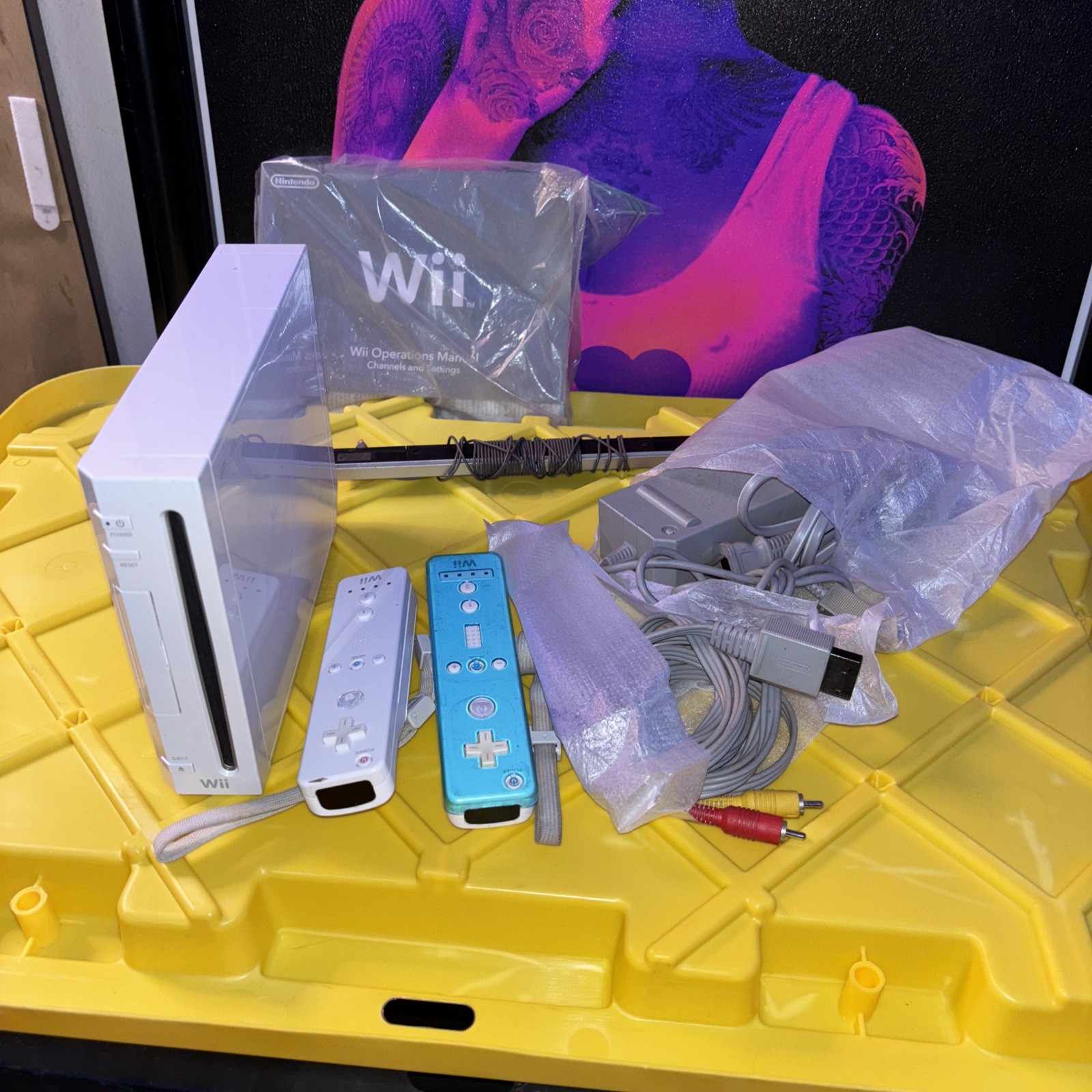 Nintendo Wii Console RVL-001 White in Box w/ 2 Controllers and 6 Games- TESTED