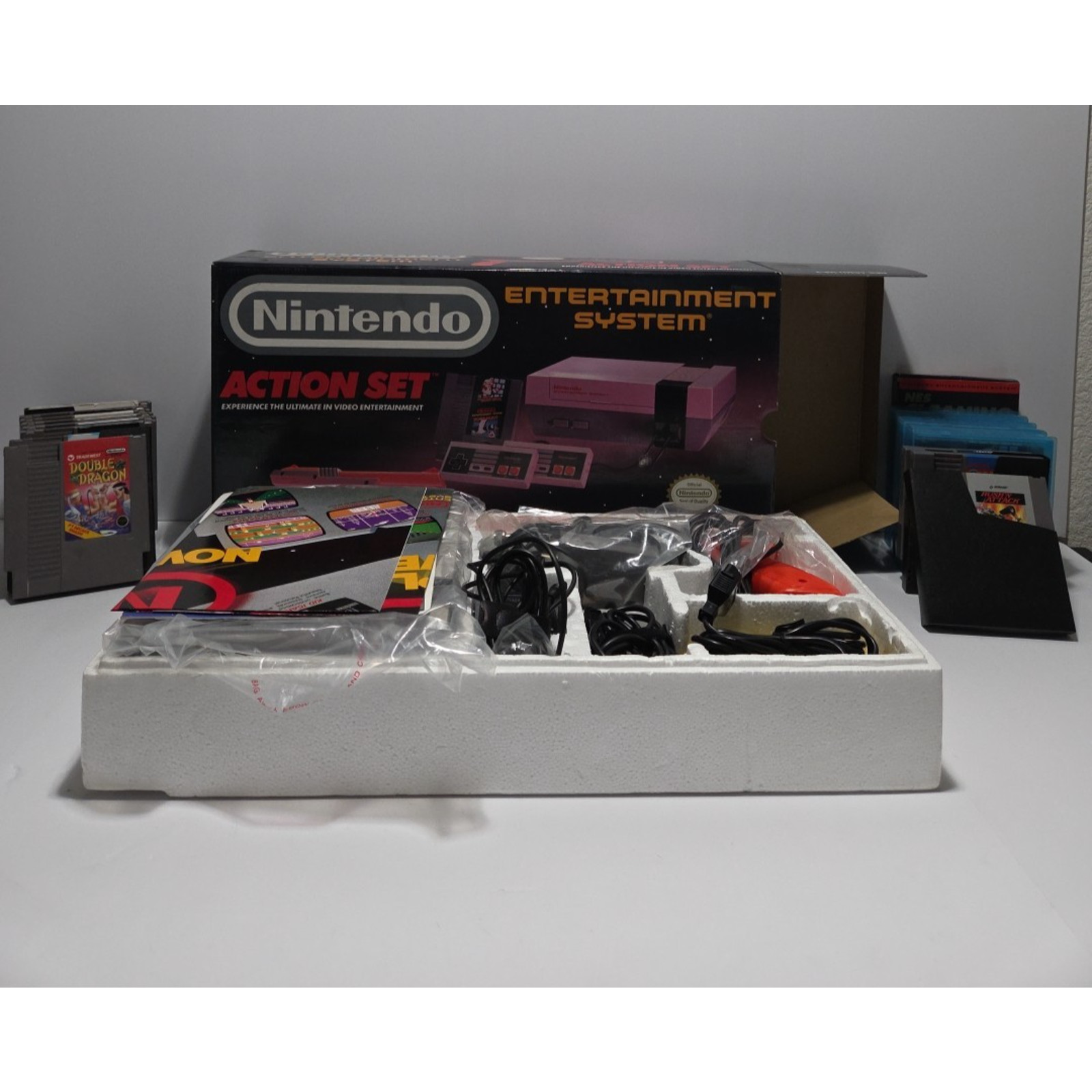 Nintendo NES Action Set Console CIB Zapper Controllers 15 Games Bundle