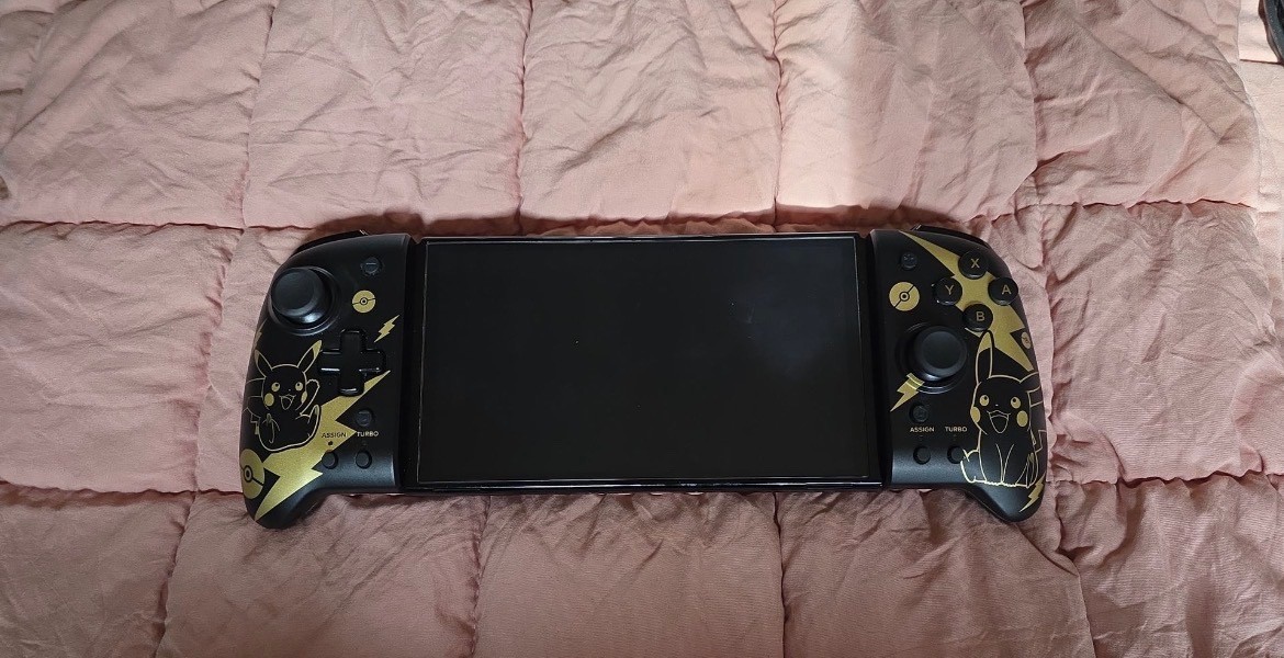 Nintendo Switch OLED 🌟 💫 64 GB – custom pickachu joy cons with 20 games🌟🔥