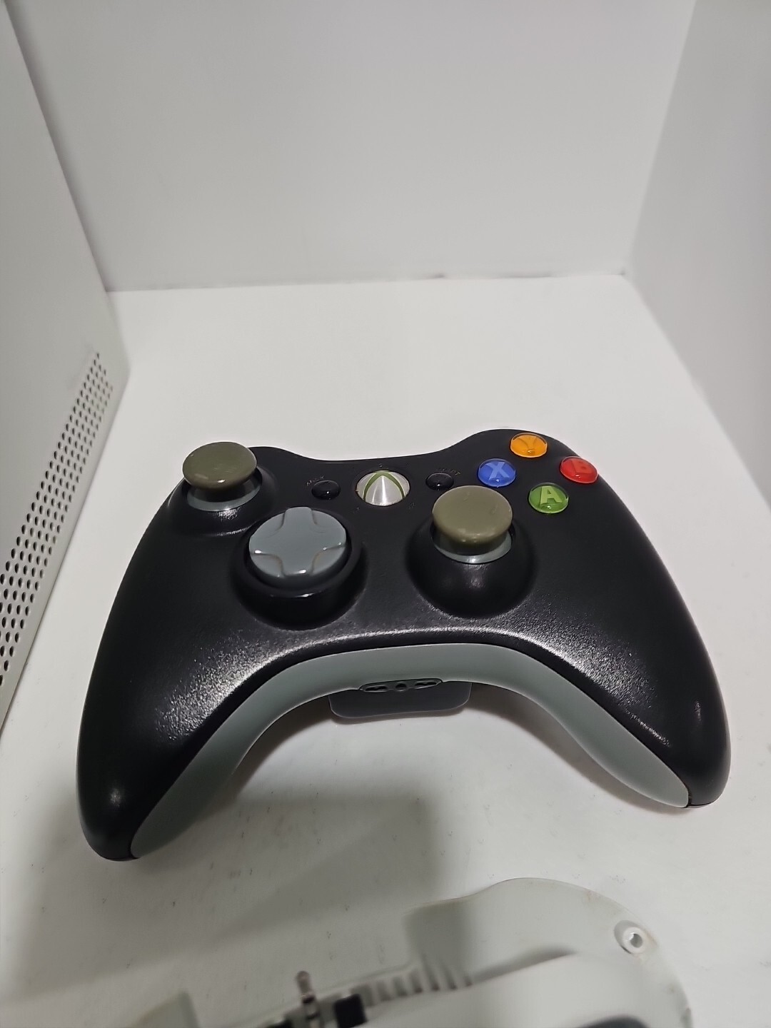 Microsoft Xbox 360 Pro 20GB Console – Matte White- NOT WORKING PARTS ONLY