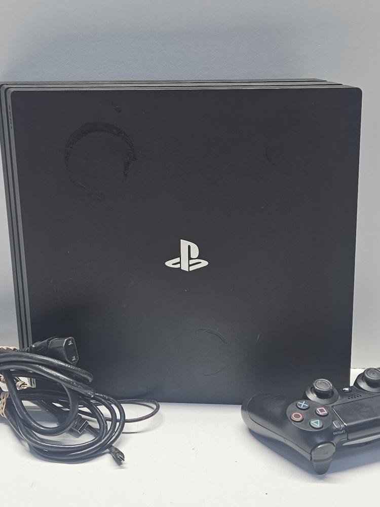 SONY PLAYSTATION 4 PRO W/ACCS (P14026616)