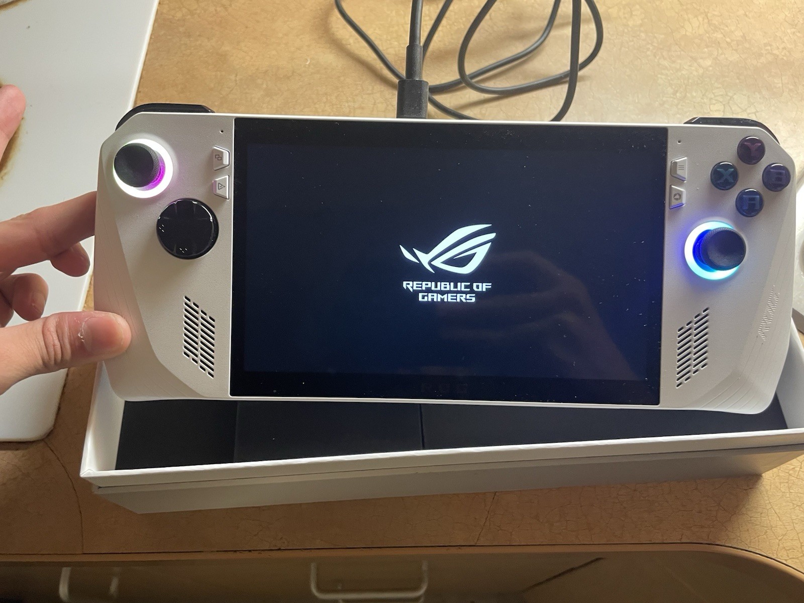 ASUS ROG Ally RC71L White Handheld PC Console 512GB 1080p FHD Wi-Fi