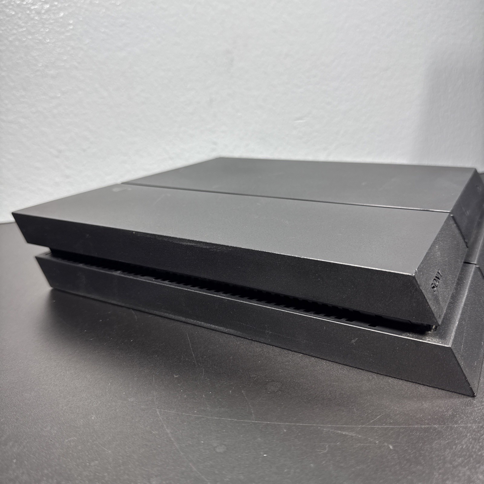 LOW FW SONY PlayStation 4(ps4)SYSTEM – CUH-1215A – 500GB & Controller 10.01OFW