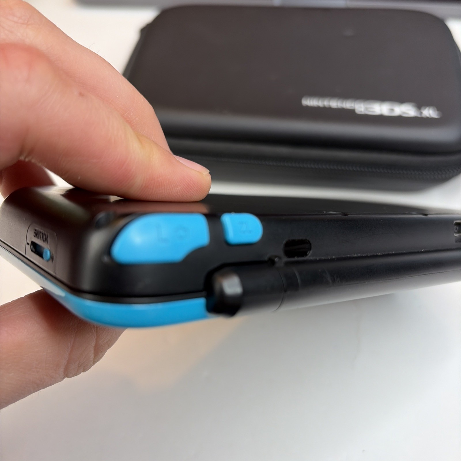 Nintendo 2DS XL Console – Black/Turquoise W Charger Case Stylus US Model