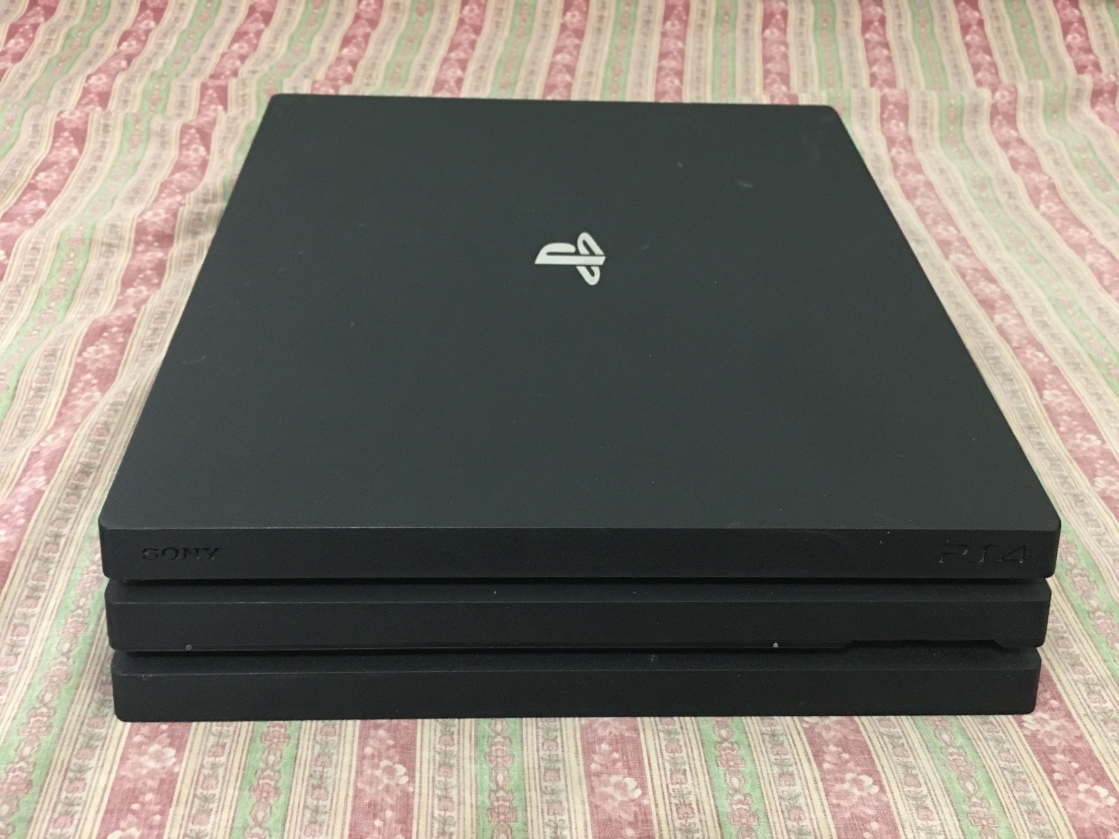 Sony PlayStation 4 PS4 Pro 1Tb system bundle