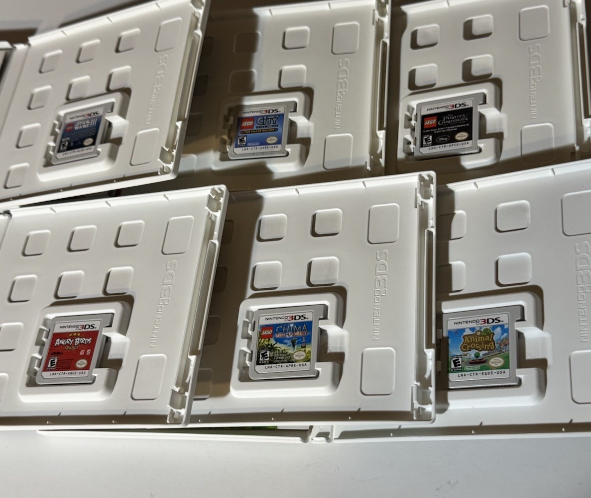 NINETENDO 3DS XL CONSOLE WITH 15 GAMES IN CASES & MANUALS 9 GAMES NO CASES