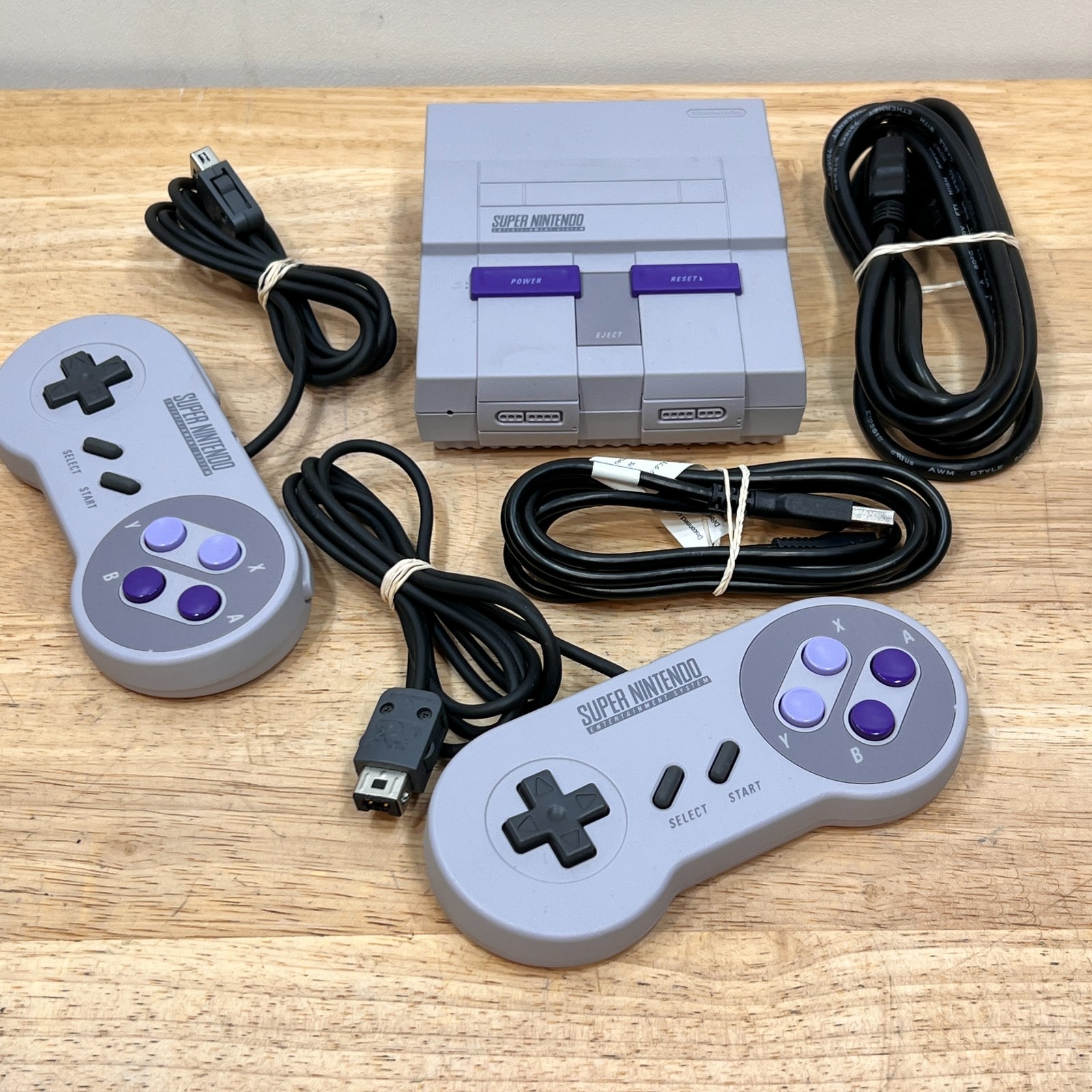 Nintendo SNES Classic Edition Mini Console Bundle CLV-201 2 Controllers HDMI