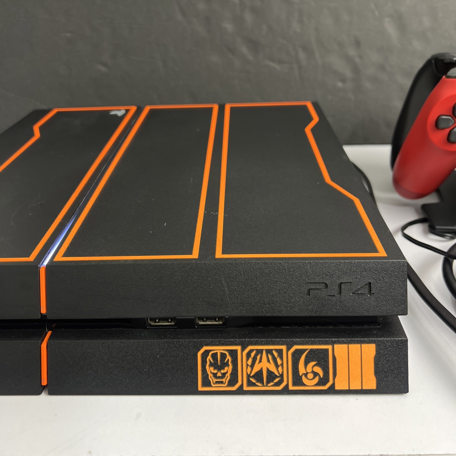 Sony PlayStation 4 PS4 Call of Duty: Black Ops III Edition Console & Controllers