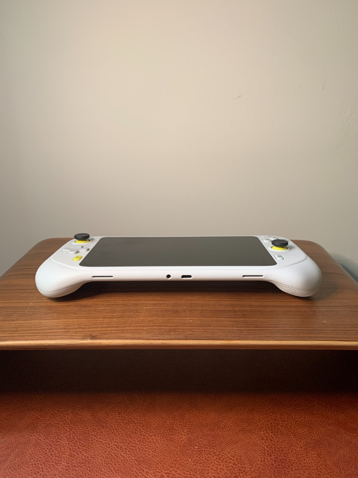 Logitech G CLOUD 64GB Handheld Console – White