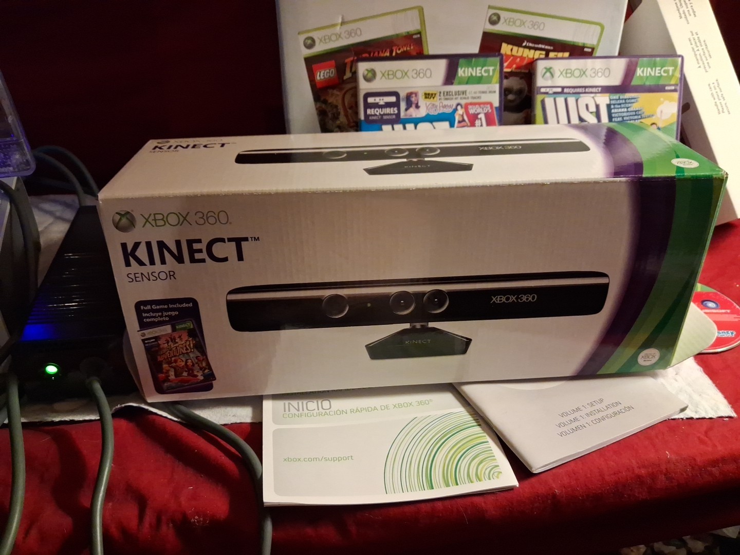 XBox 360 Pro White Console W/kinect Sensor 2 Controllers Play&charge Set In Box