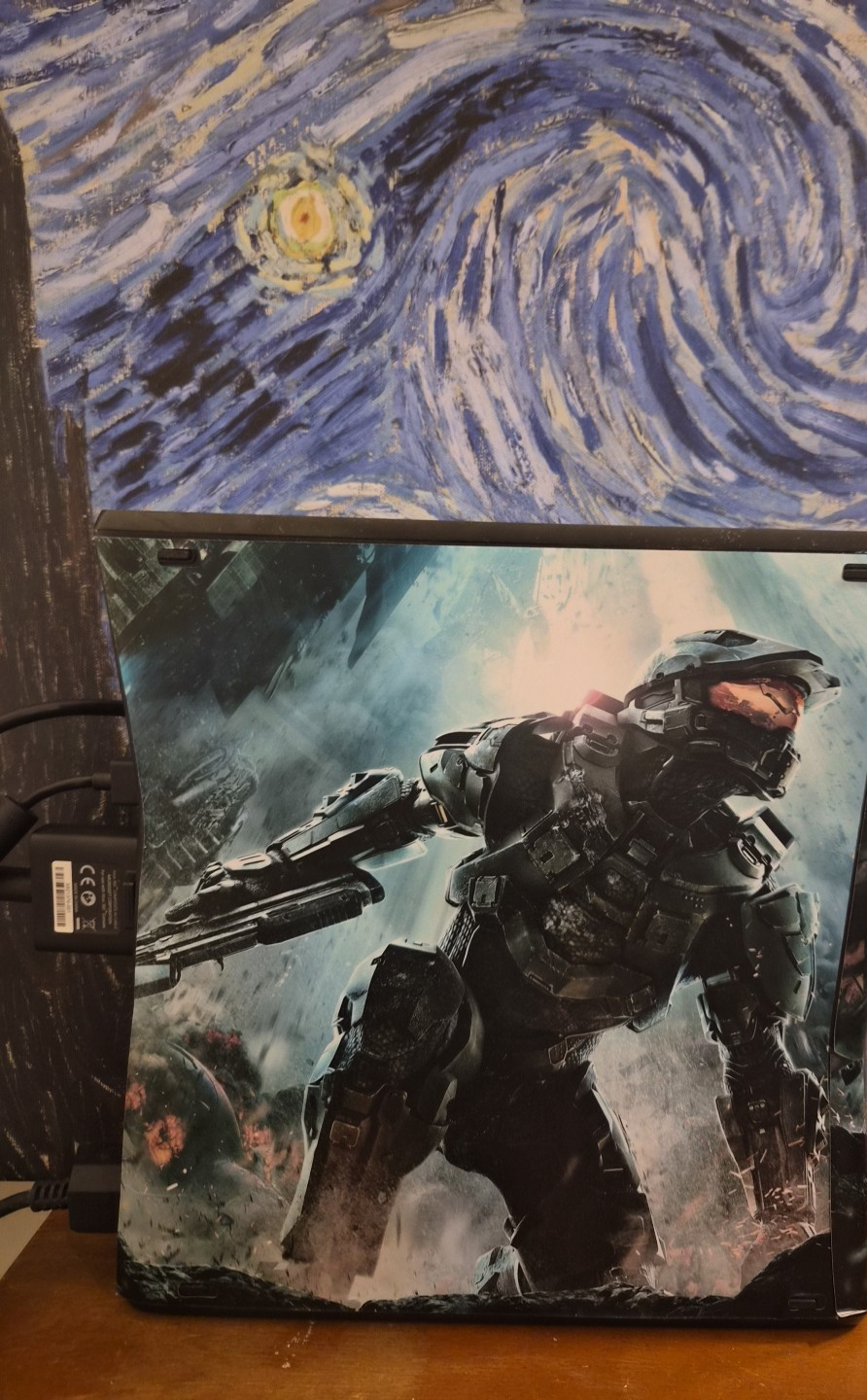 Microsoft Xbox 360 S Console and Kinect 4 GB with Halo 4 skin – Kinect included
