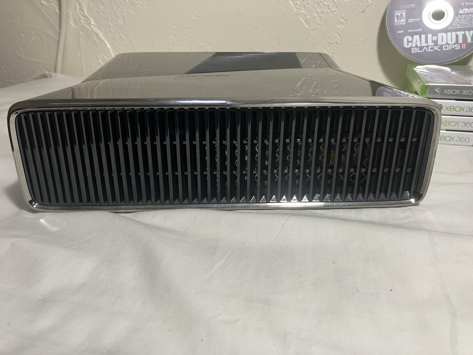 Microsoft Xbox 360 S #1439 250GB Console Bundle 6 Games, Kinect & OEM Controller