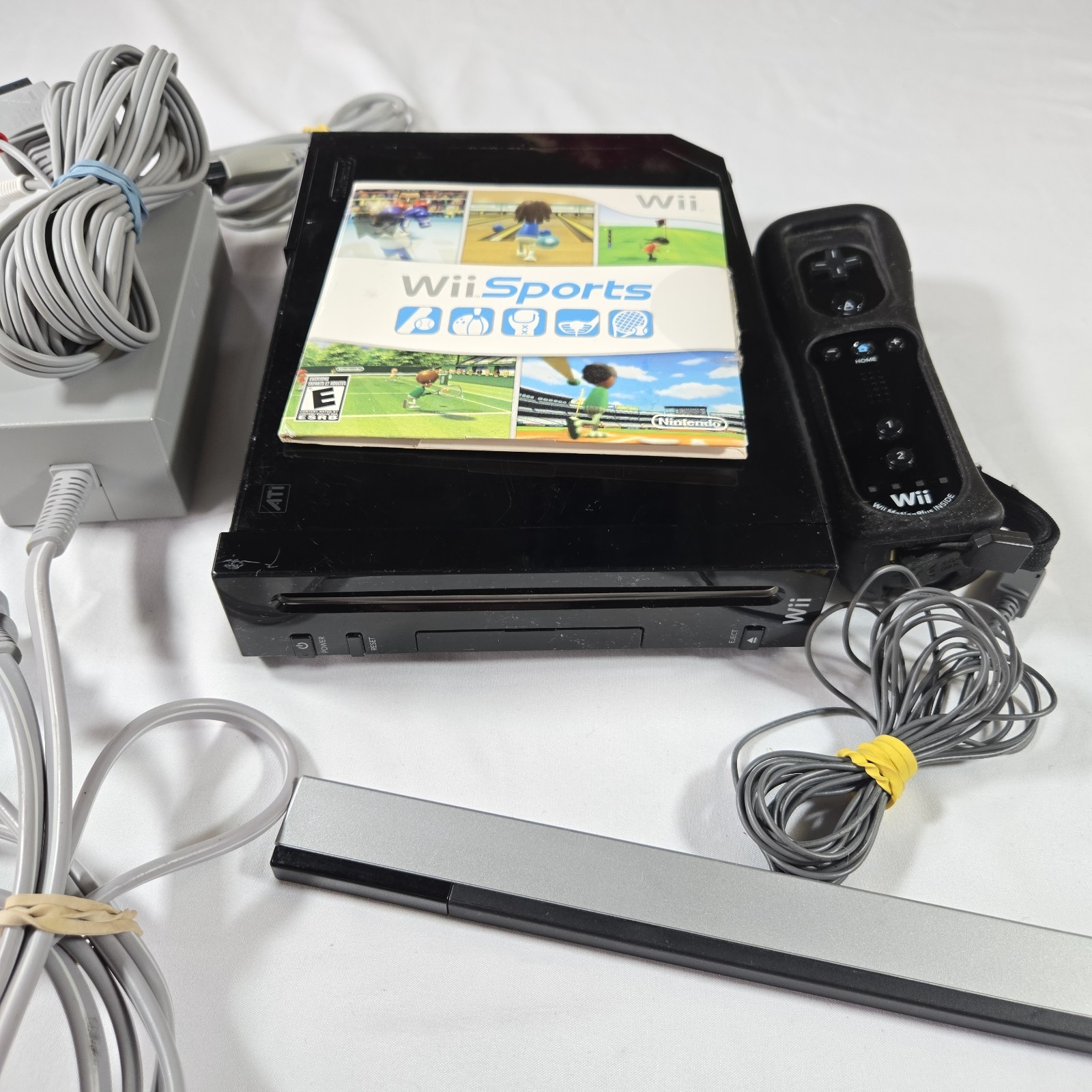 Nintendo Wii Black Console RVL-001 w/ 1 Game + Cords Sensor Bar Tested