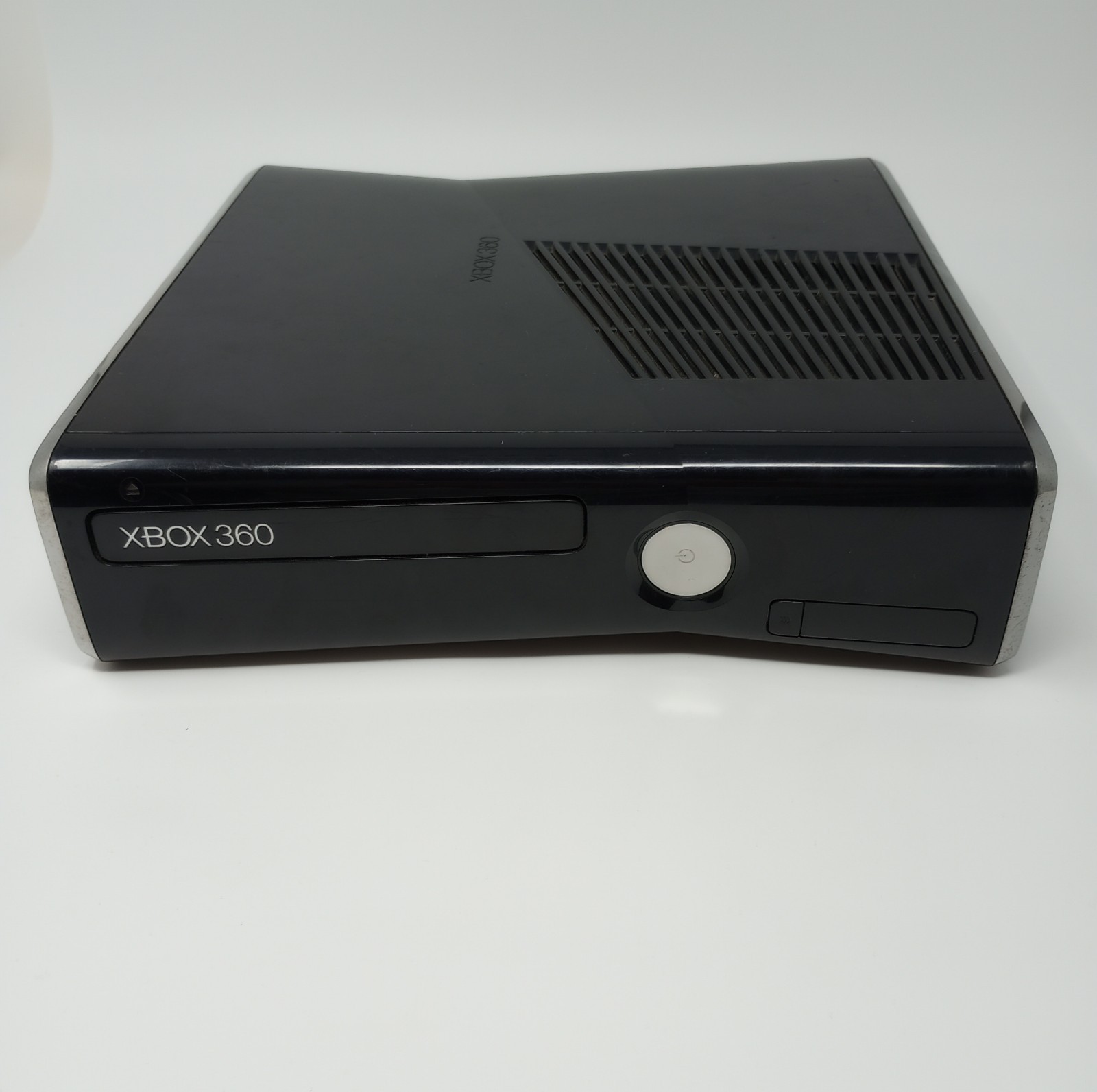 Xbox 360 S (1439) Console, Controller, Cables, & More Periodic Red Ring Issue
