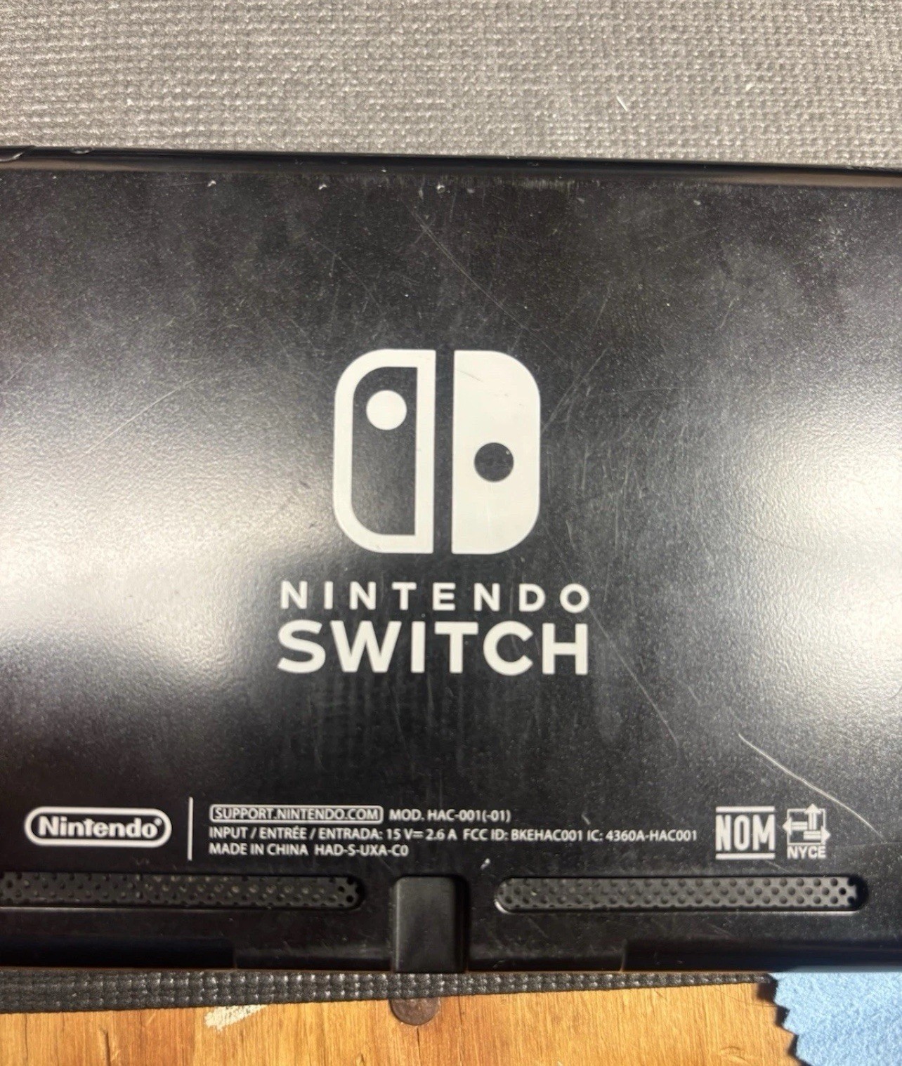 Nintendo Switch HAC-001(-01) 32GB 720p w/ Neon Blue/Red Joy-Con & Grip