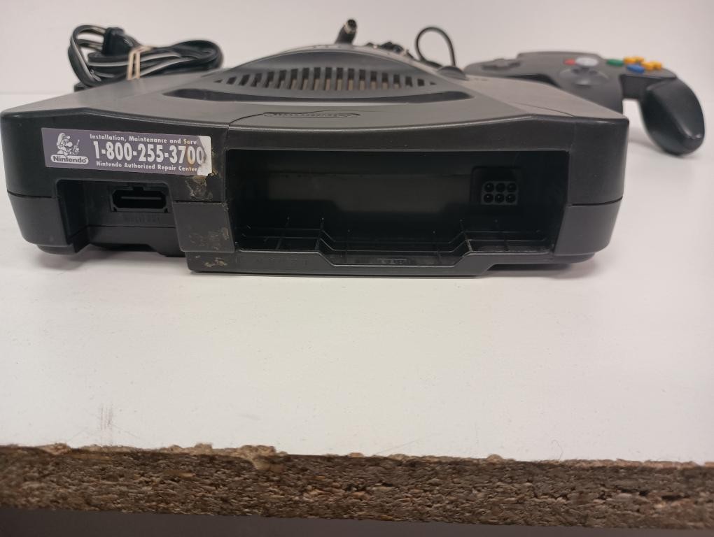 NINTENDO 64 SYSTEM CONSOLE NUS-001 (P04021305)