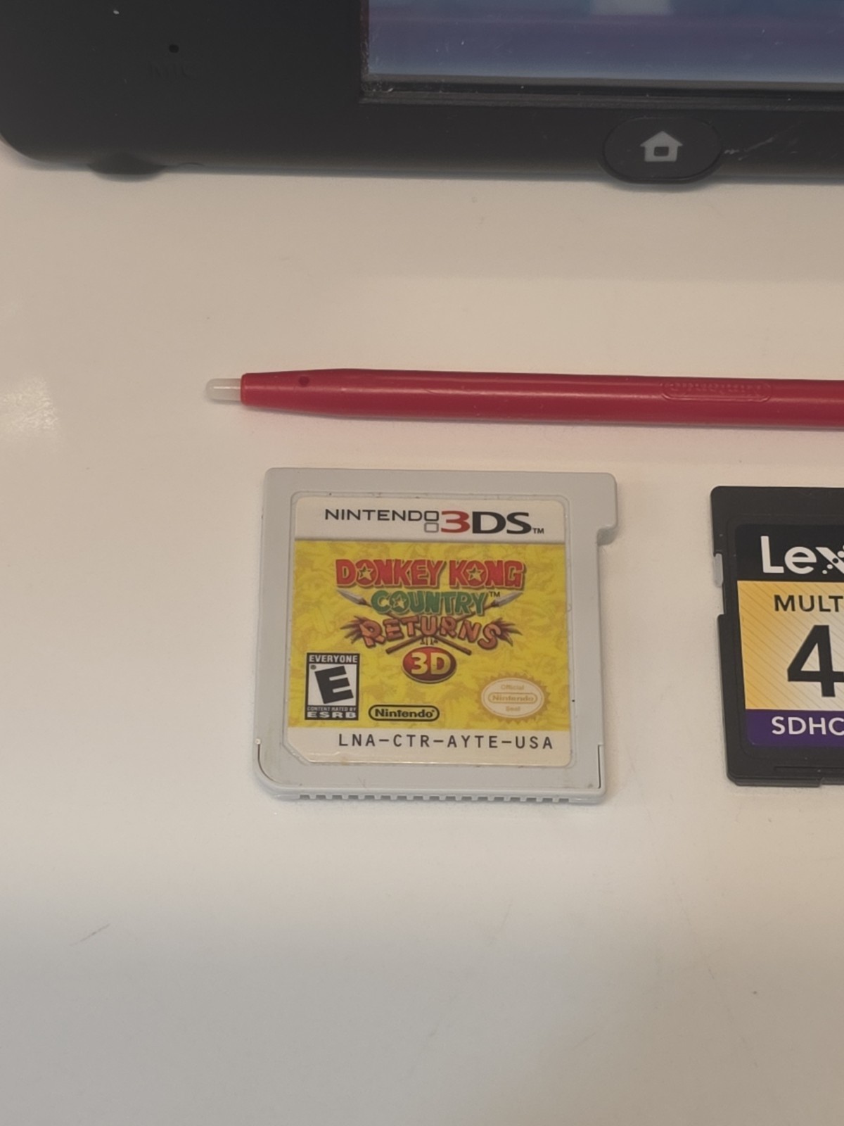 Nintendo 2DS Console Red & Black Charger 4GB SD Card Donkey Kong Country Working