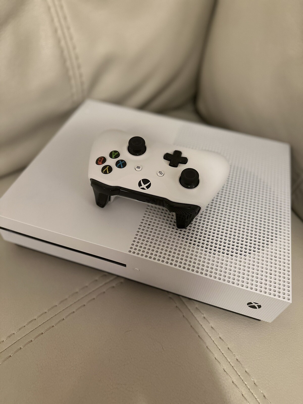 Microsoft Xbox One S Minecraft Favorites Bundle 500GB Game Console – White
