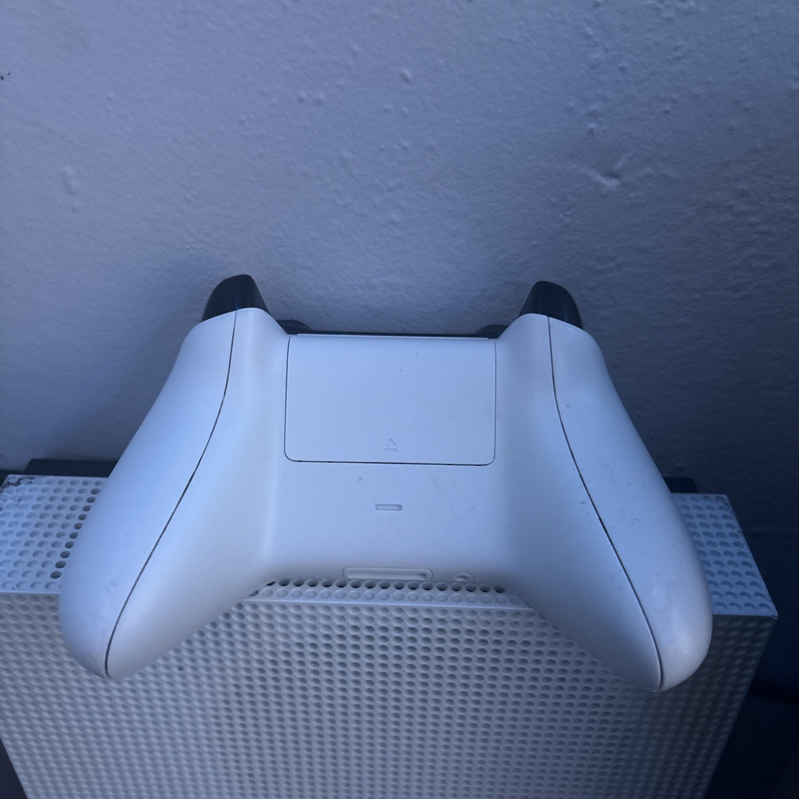 Microsoft Xbox One S 1TB Console – White, Used Good Condtion